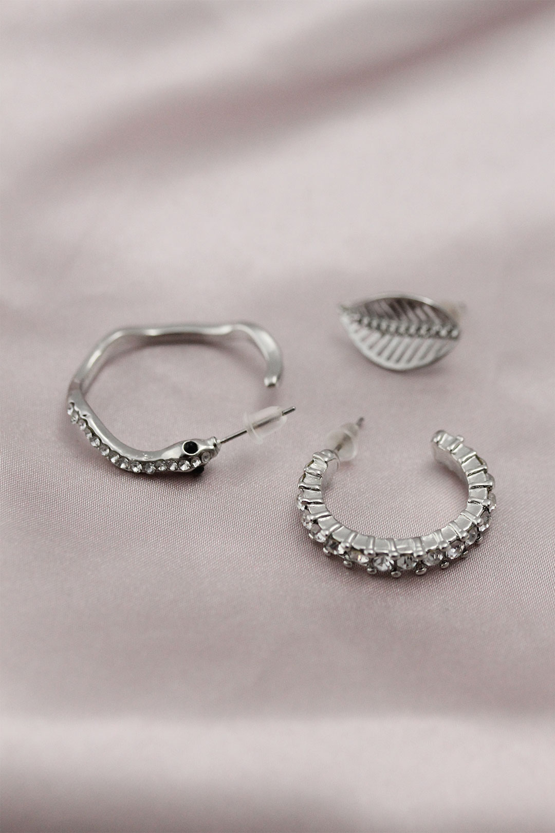 Gümüş Renk Metal Zirkon Taşlı Yılan Model Kadın Küpe Seti