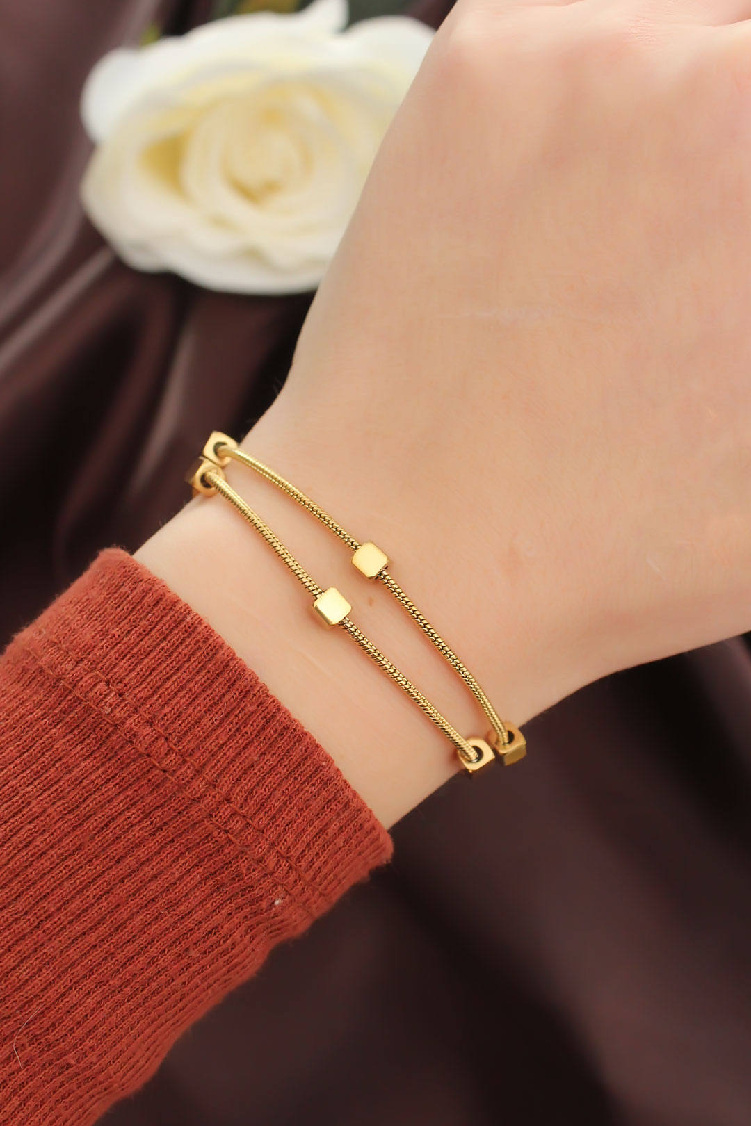 Çelik Gold Renk Minimal Küp Detay Bileklik