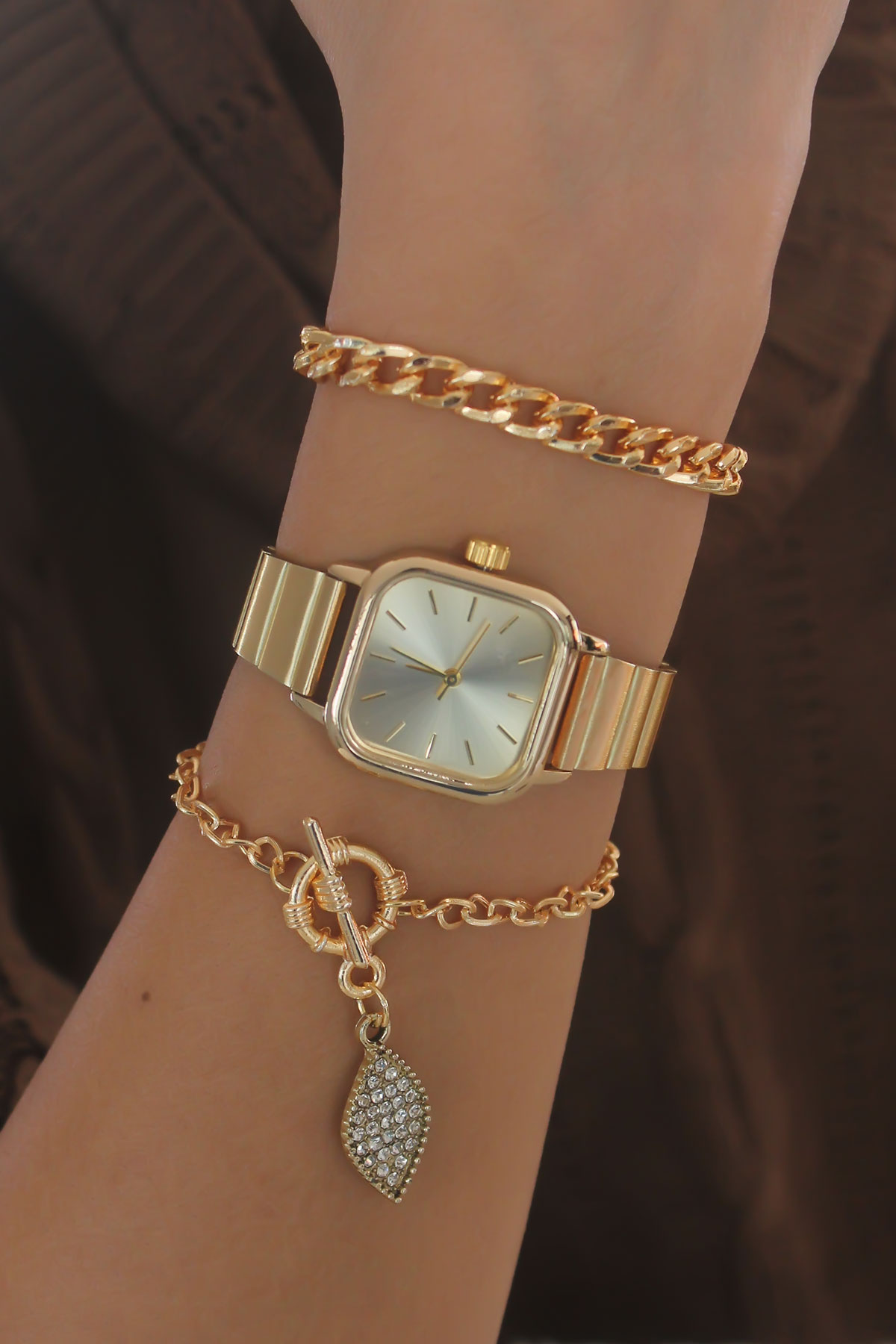 Gold Renk Kare Kasa Kadın Saat ve Bileklik Kombini