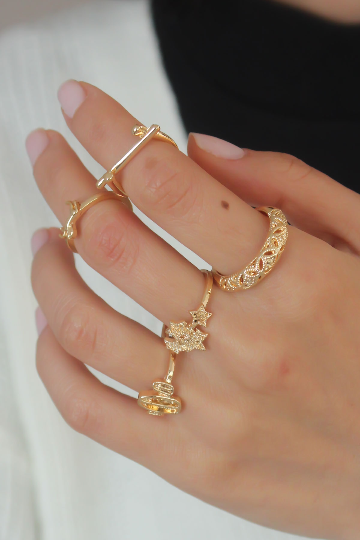 Gold Renk Motif İşleme Çoklu Yıldız Figür Kadın Yüzük Kombini