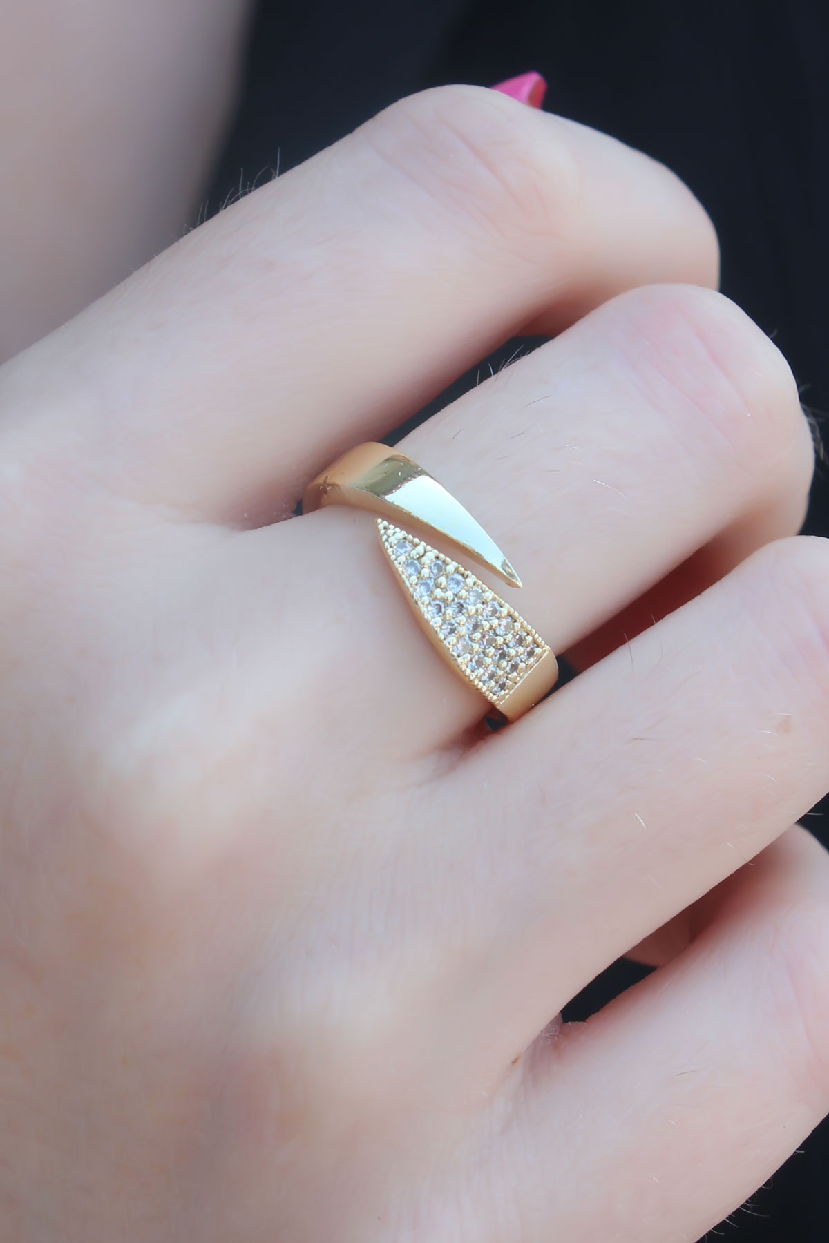 Gold Renk Zirkon Taşlı Kadın Yüzük Gold Renk Zirkon Taşlı Kadın Yüzük