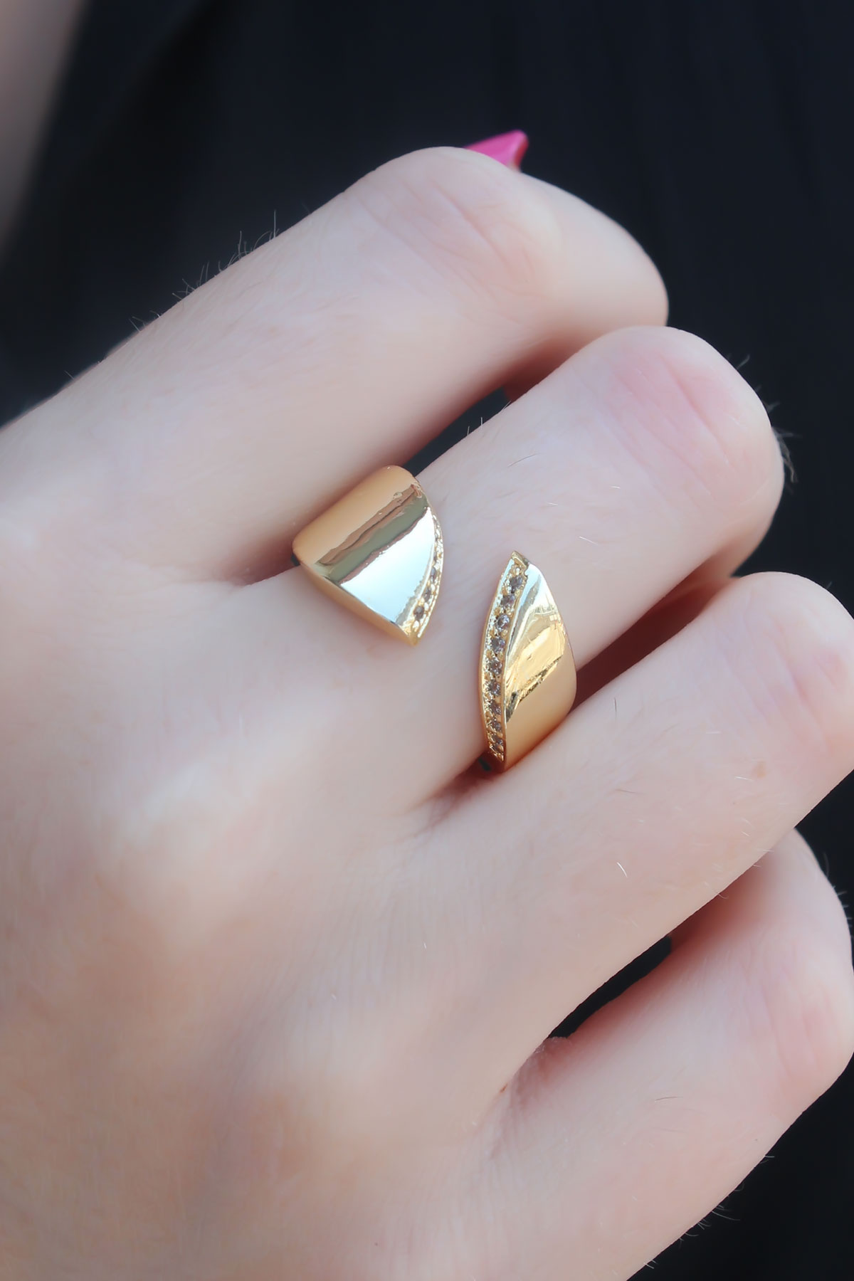 Gold Renk Zirkon Taşlı Kadın Yüzük Gold Renk Zirkon Taşlı Kadın Yüzük