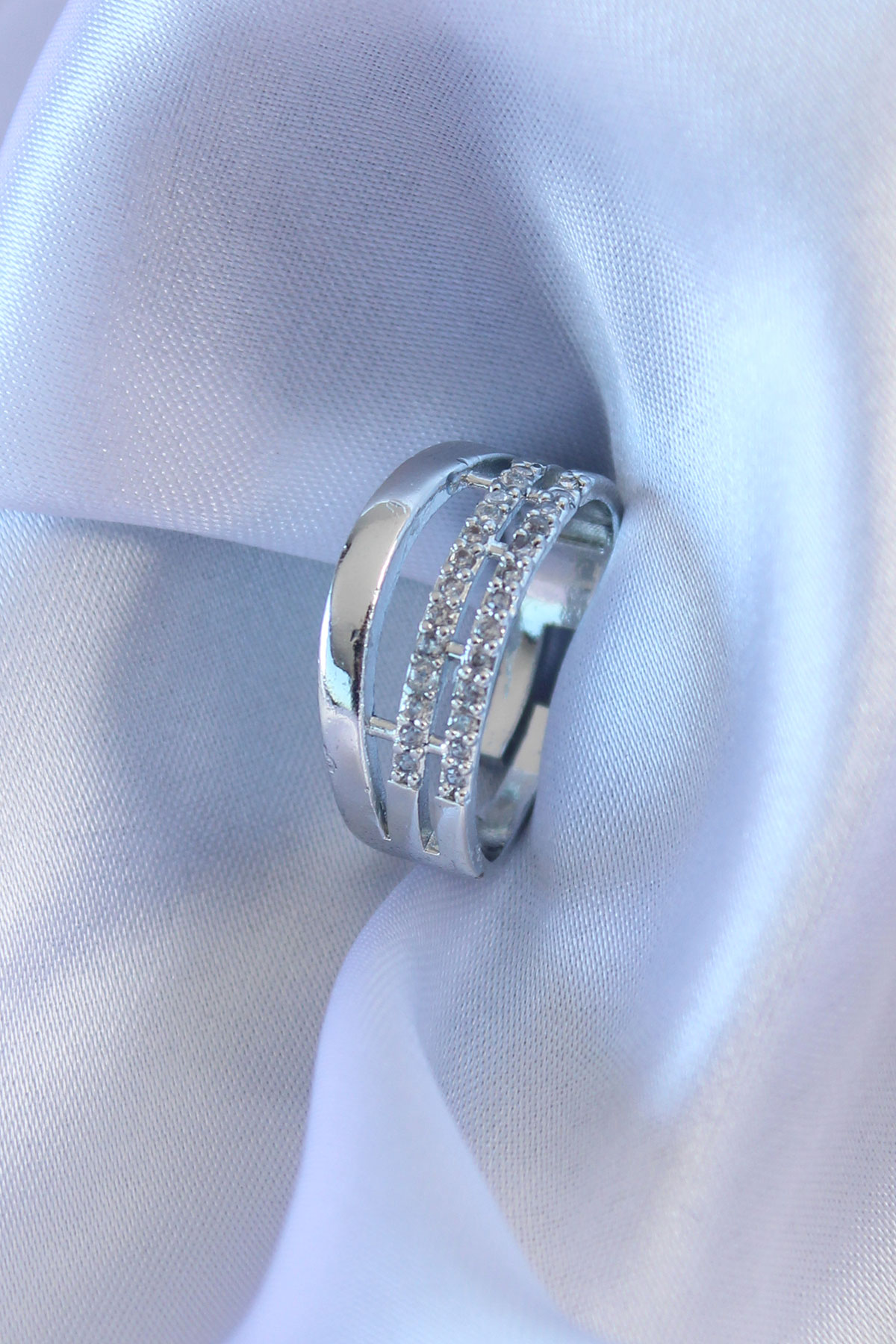 Gümüş Renk Zirkon Taşlı Kadın Yüzük