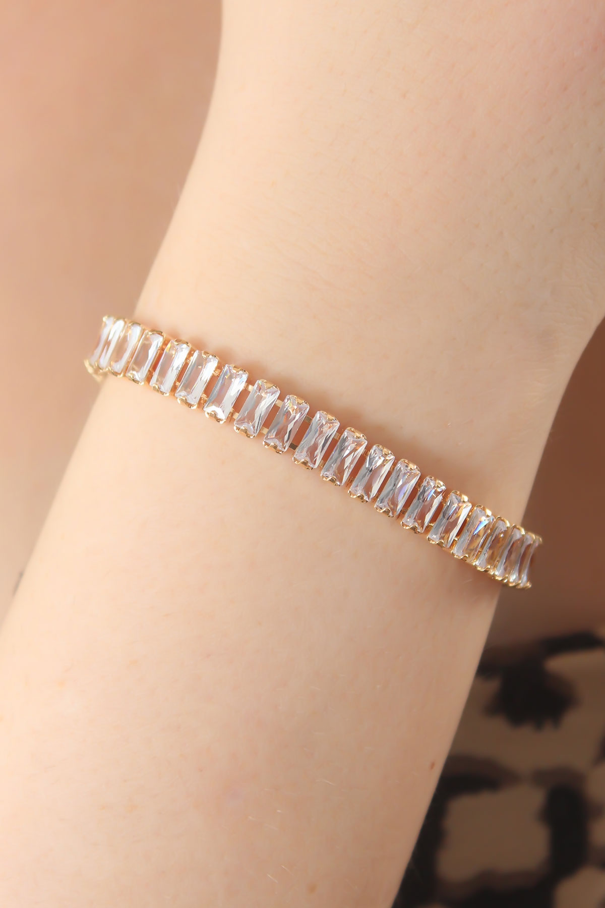 316L Çelik Gold Renk Zirkon Taşlı Baget Kadın Bileklik 316L Çelik Gold Renk Zirkon Taşlı Baget Kadın Bileklik