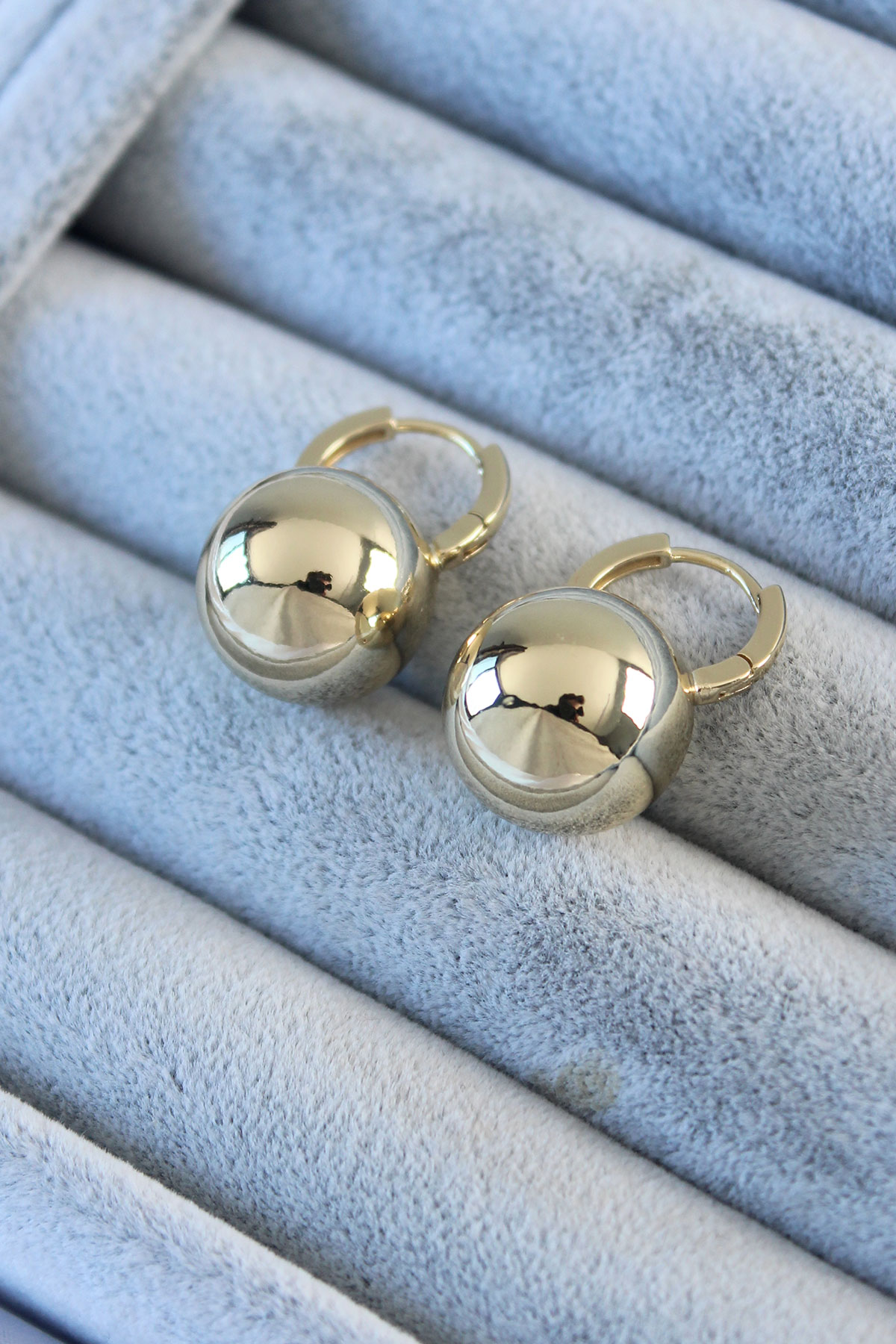 Gold Renk Pirinç Top Model Kadın Küpe Gold Renk Pirinç Top Model Kadın Küpe