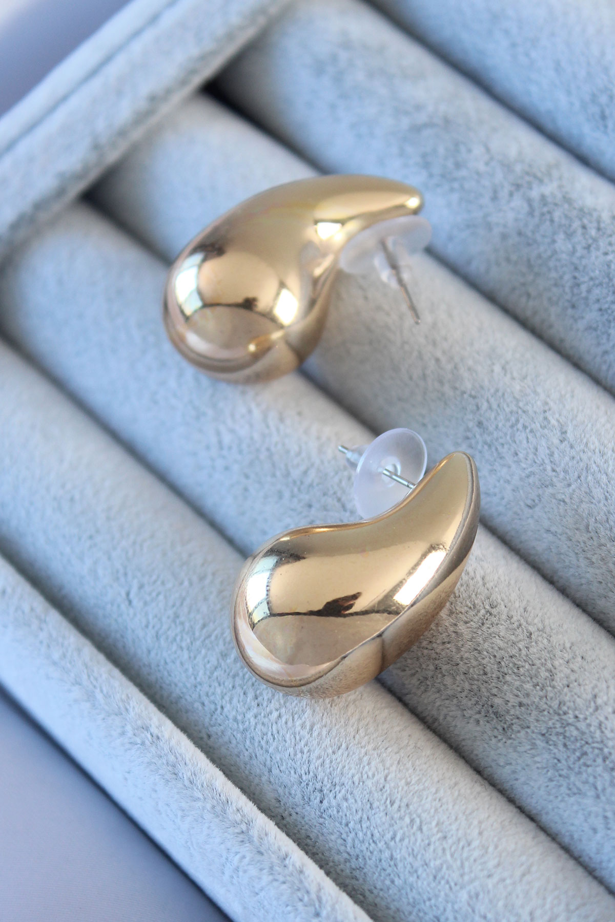 Gold Renk Damla Model Pirinç Kadın Küpe Gold Renk Damla Model Pirinç Kadın Küpe