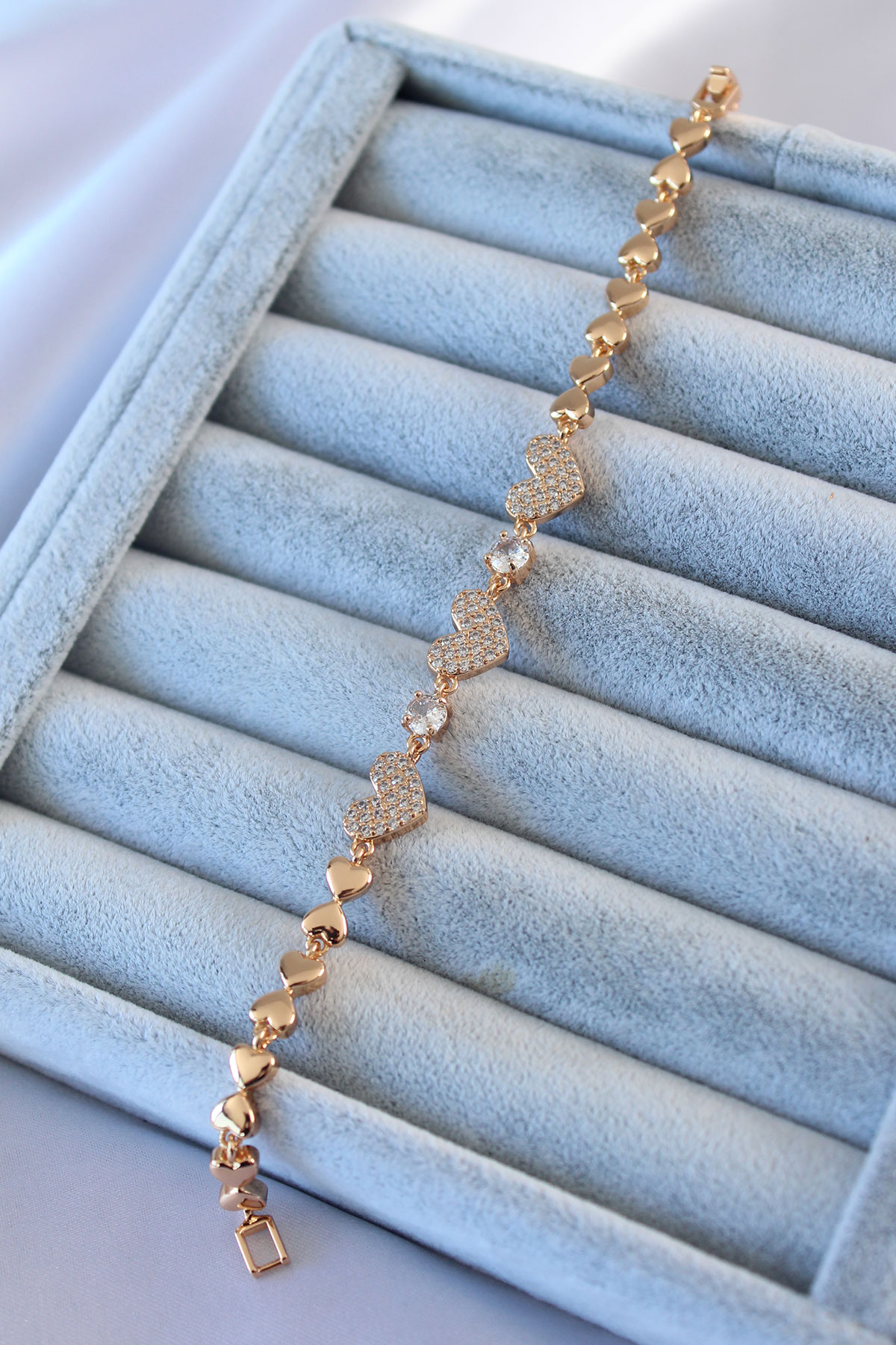 Gold Renk Zirkon Taşlı Kalp Model VIP Pirinç Kadın Bileklik Gold Renk Zirkon Taşlı Kalp Model VIP Pirinç Kadın Bileklik