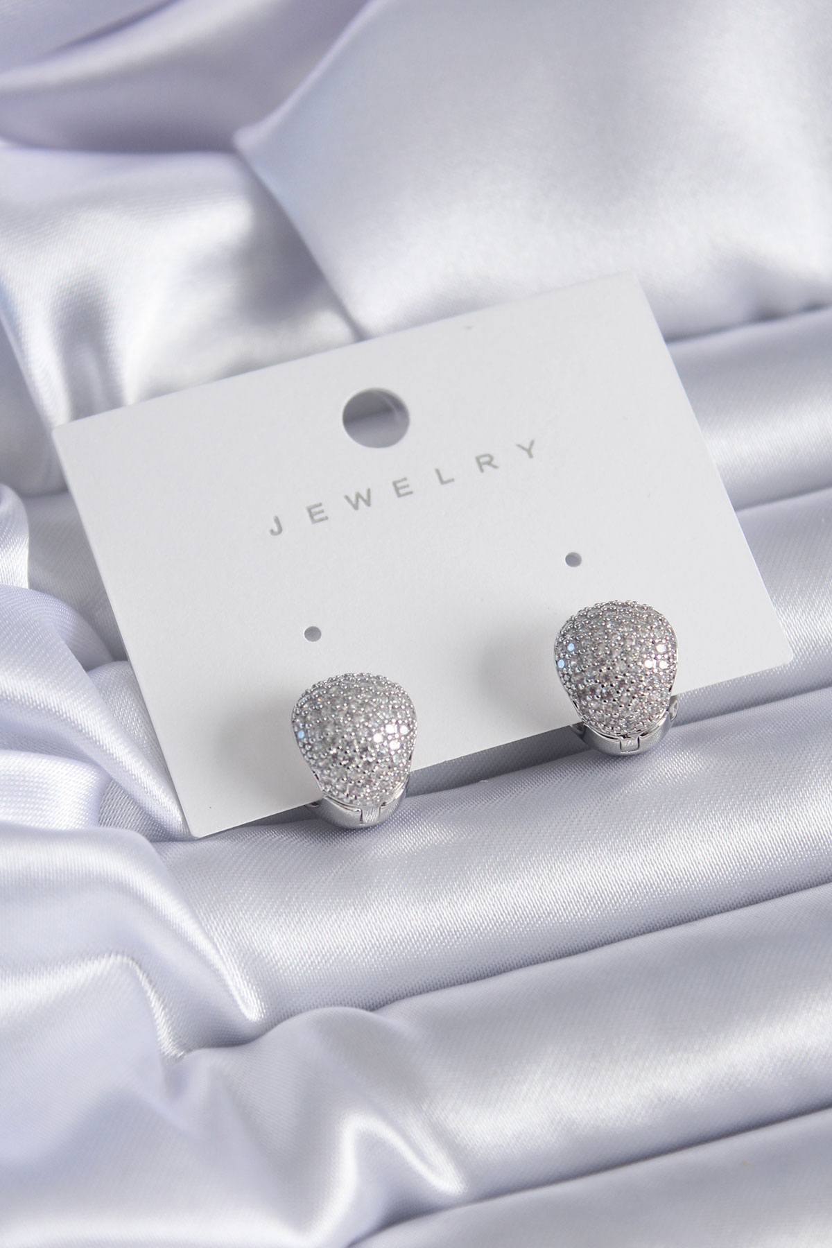 Gümüş Renk Zirkon Taşlı Pirinç Kadın Küpe Gümüş Renk Zirkon Taşlı Pirinç Kadın Küpe