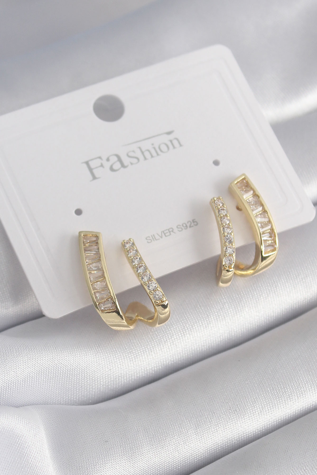 Pirinç Gold Renk Zirkon Taşlı Kadın Küpe