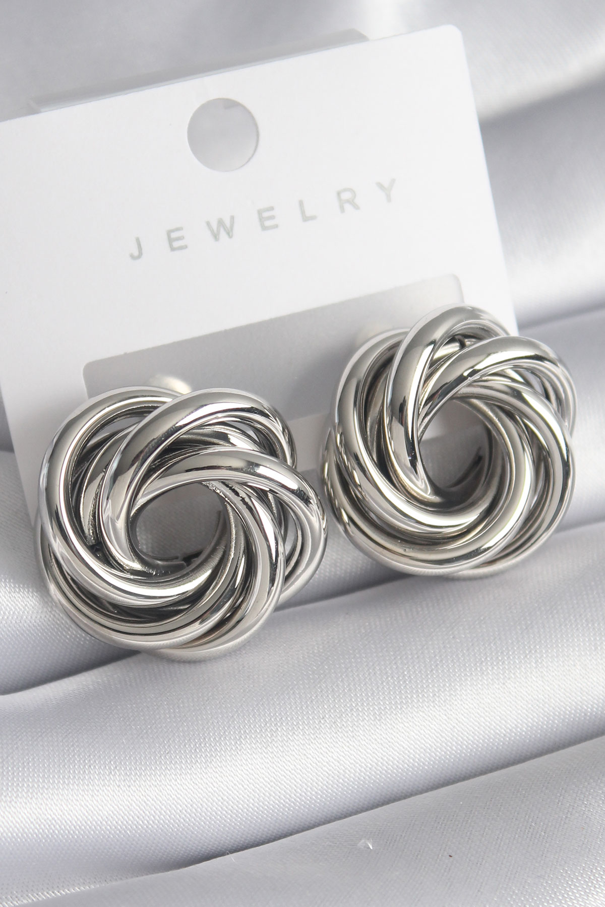 Pirinç Gümüş Renk Sarmal Halka Model Kadın Küpe Pirinç Gümüş Renk Sarmal Halka Model Kadın Küpe