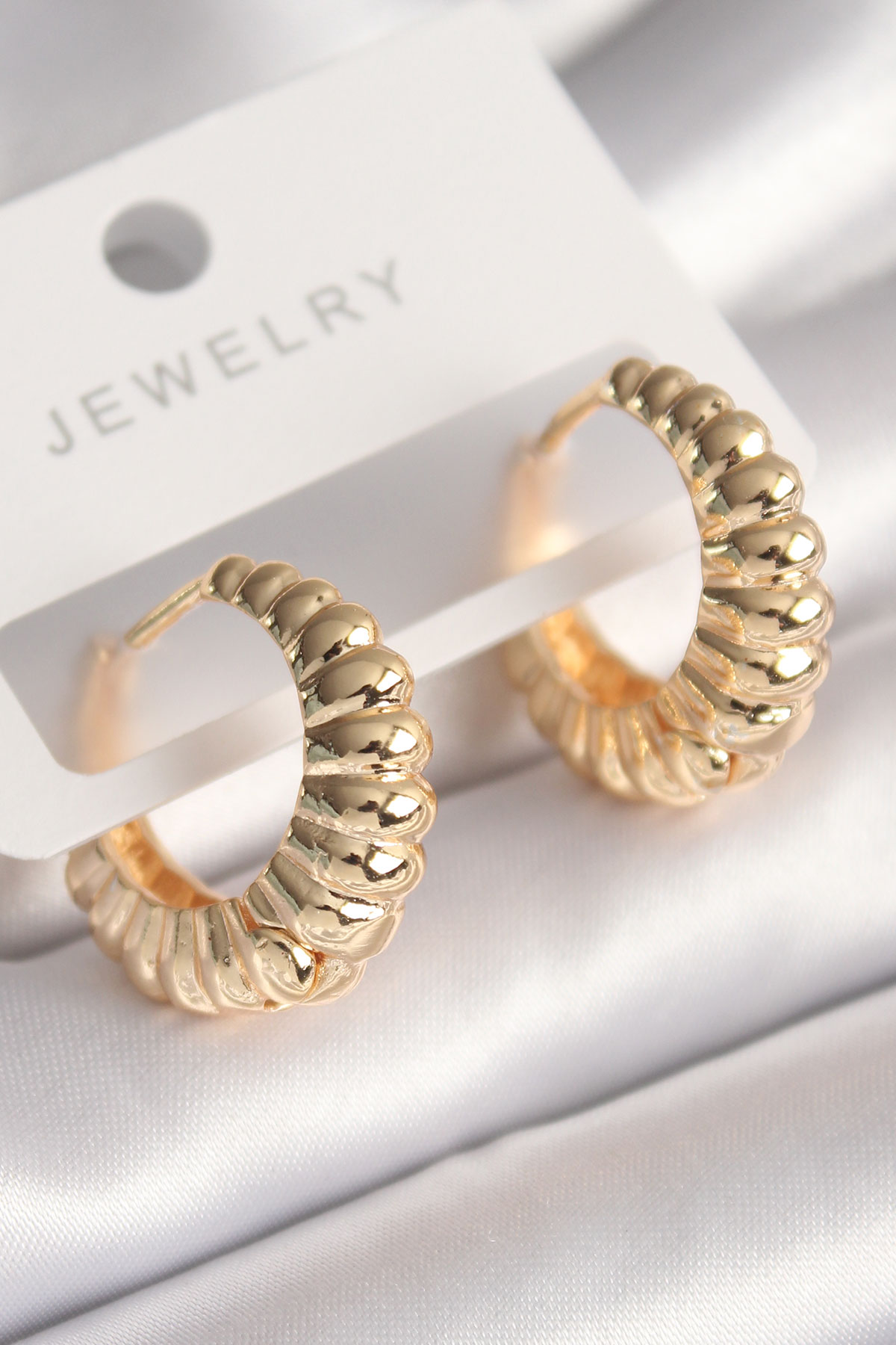 Pirinç Gold Renk Sarmal Halka Model Kadın Küpe Pirinç Gold Renk Sarmal Halka Model Kadın Küpe