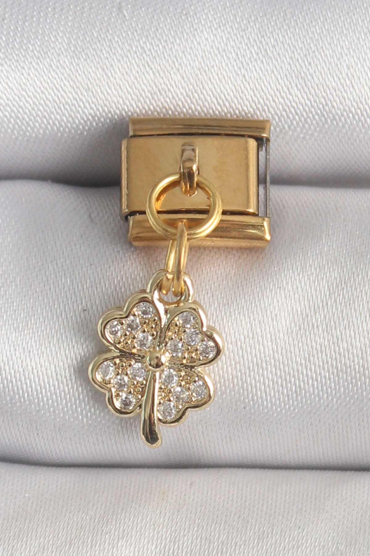 316L Çelik Gold Renk Sallantı Zirkon Taşlı Yonca Model Nomination Charm