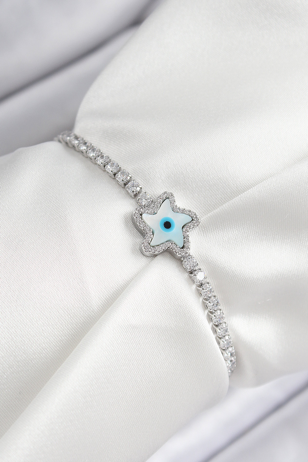 Pirinç Zirkon Taşlı Nazar Yıldız Model Gümüş Renk Asansörlü Kadın Bileklik