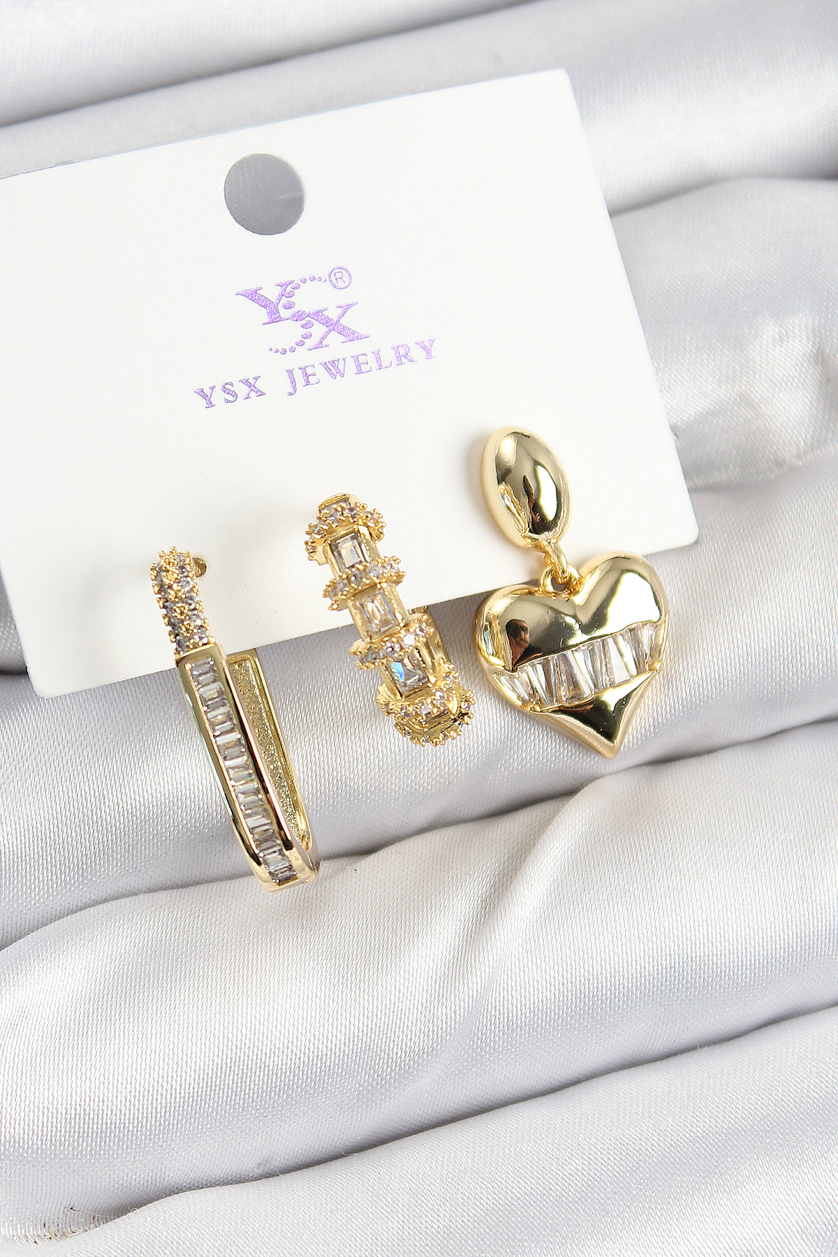 Pirinç Zi̇rkon Taşlı Kalp Model Gold Renk 3'Lü Kadın Küpe