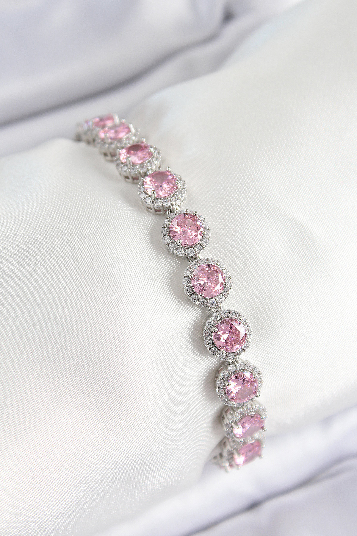 Pirinç Pembe Zirkon Taşlı Daire Baget Model Gümüş Renk VIP Seri Kadın Bileklik