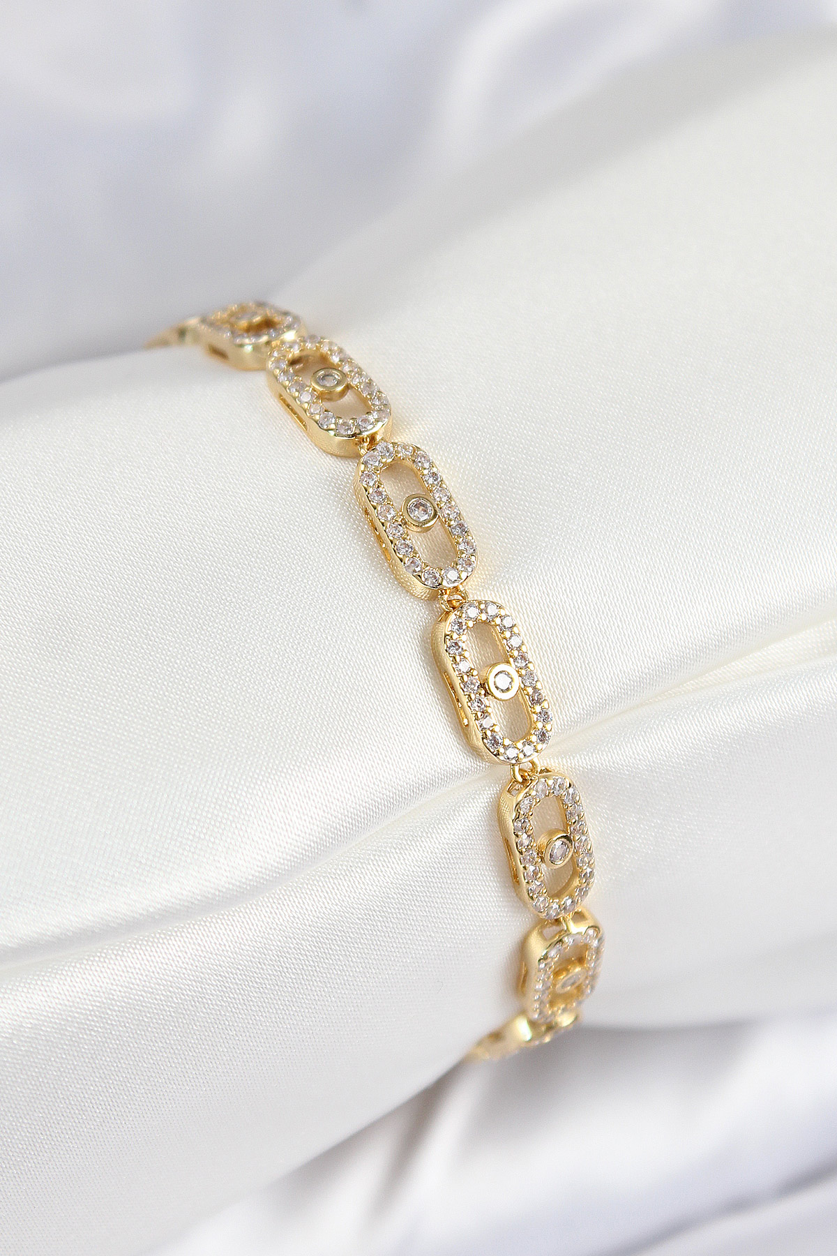 Pirinç Zirkon Taşlı Messika Model Gold Renk VIP Seri Kadın Bileklik