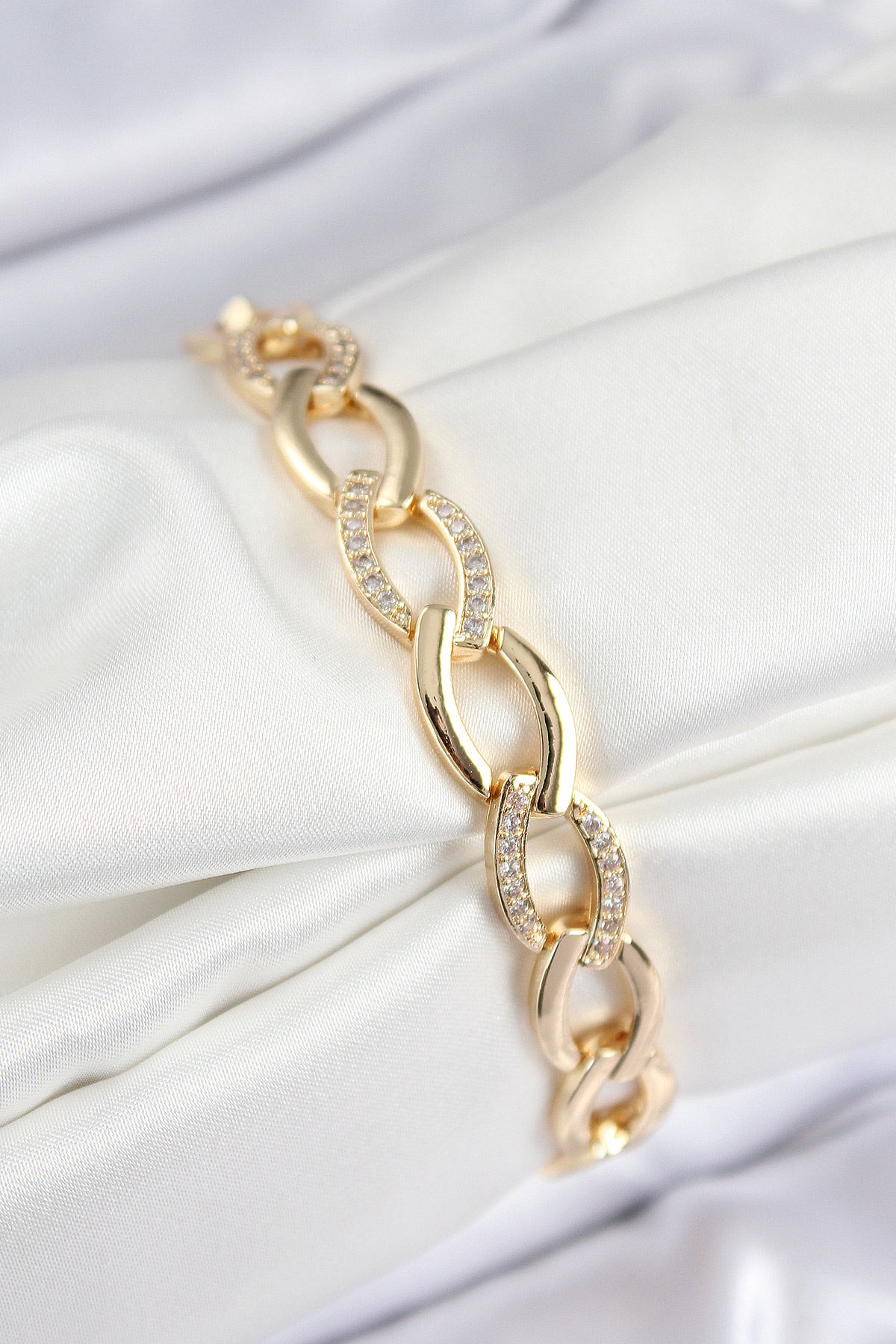 Pirinç Zirkon Taşlı Zincir Model Gold Renk Kadın Bileklik