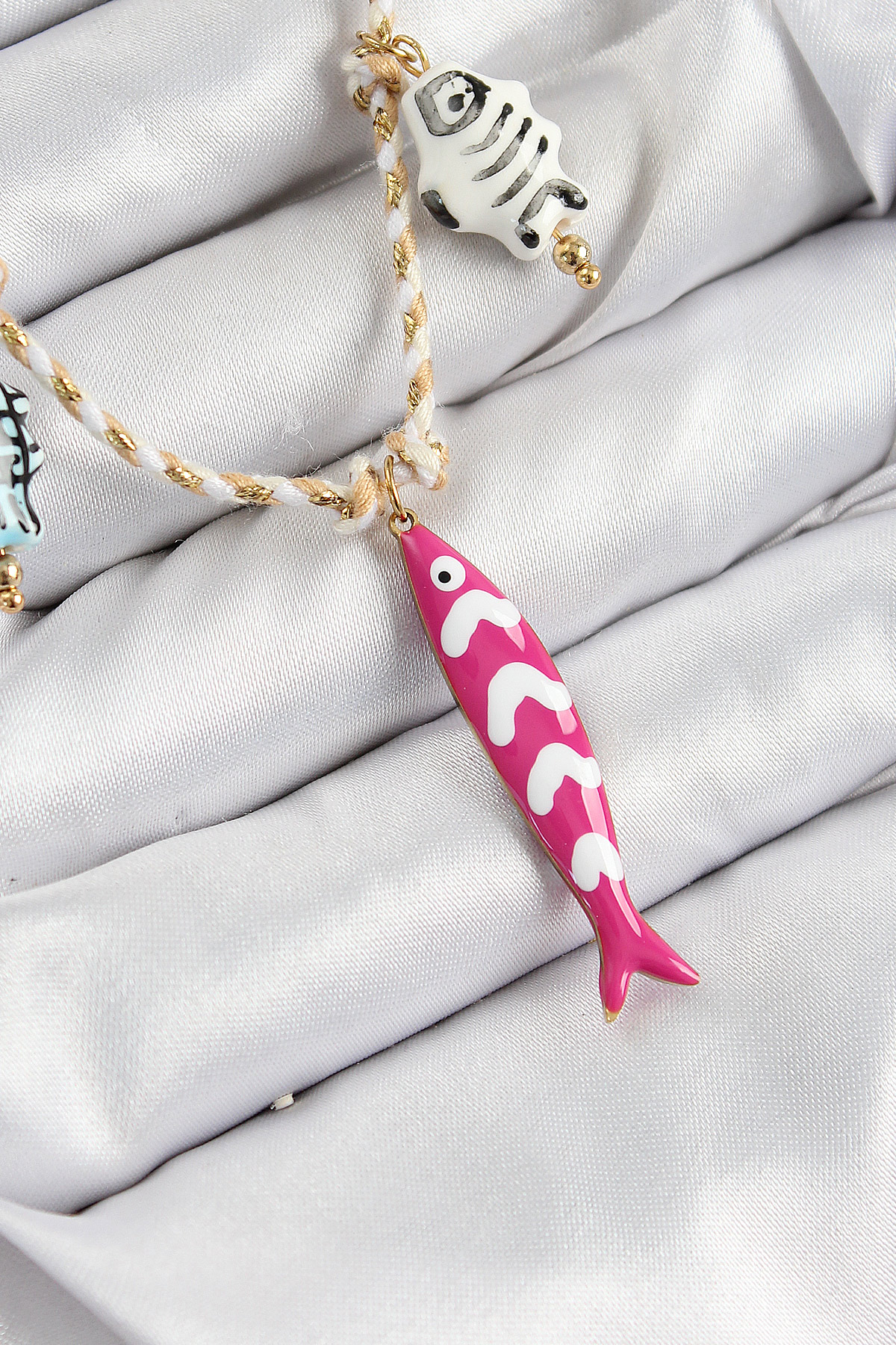 Seramik Motifli Pembe Balık Figürlü Model Krem İp Kadın Kolye
