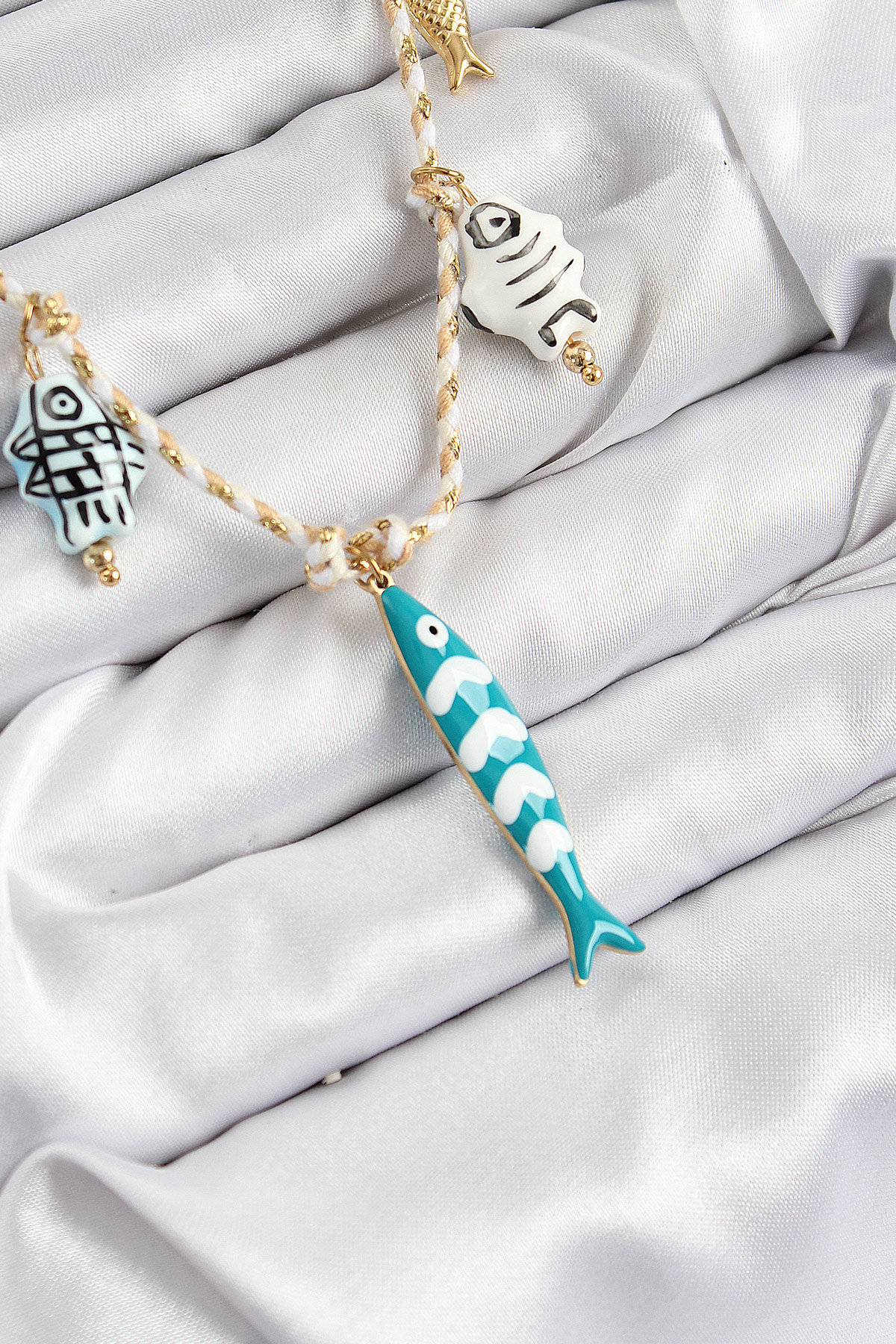 Seramik Motifli Balık Figürlü Model Krem İp Kadın Kolye