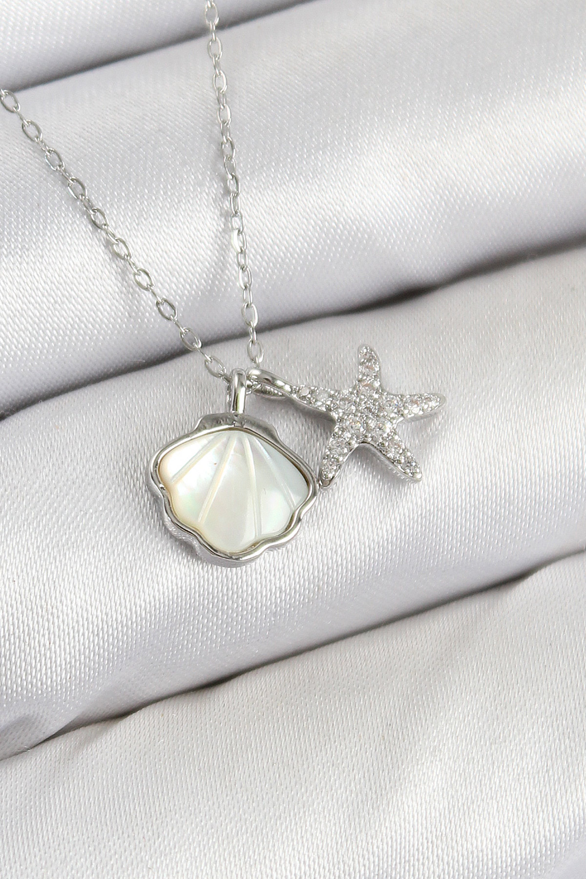 Pirinç Zirkon Taşlı İstiridye Ve Deniz Yıldızı Model Gümüş Renk Kadın Kolye