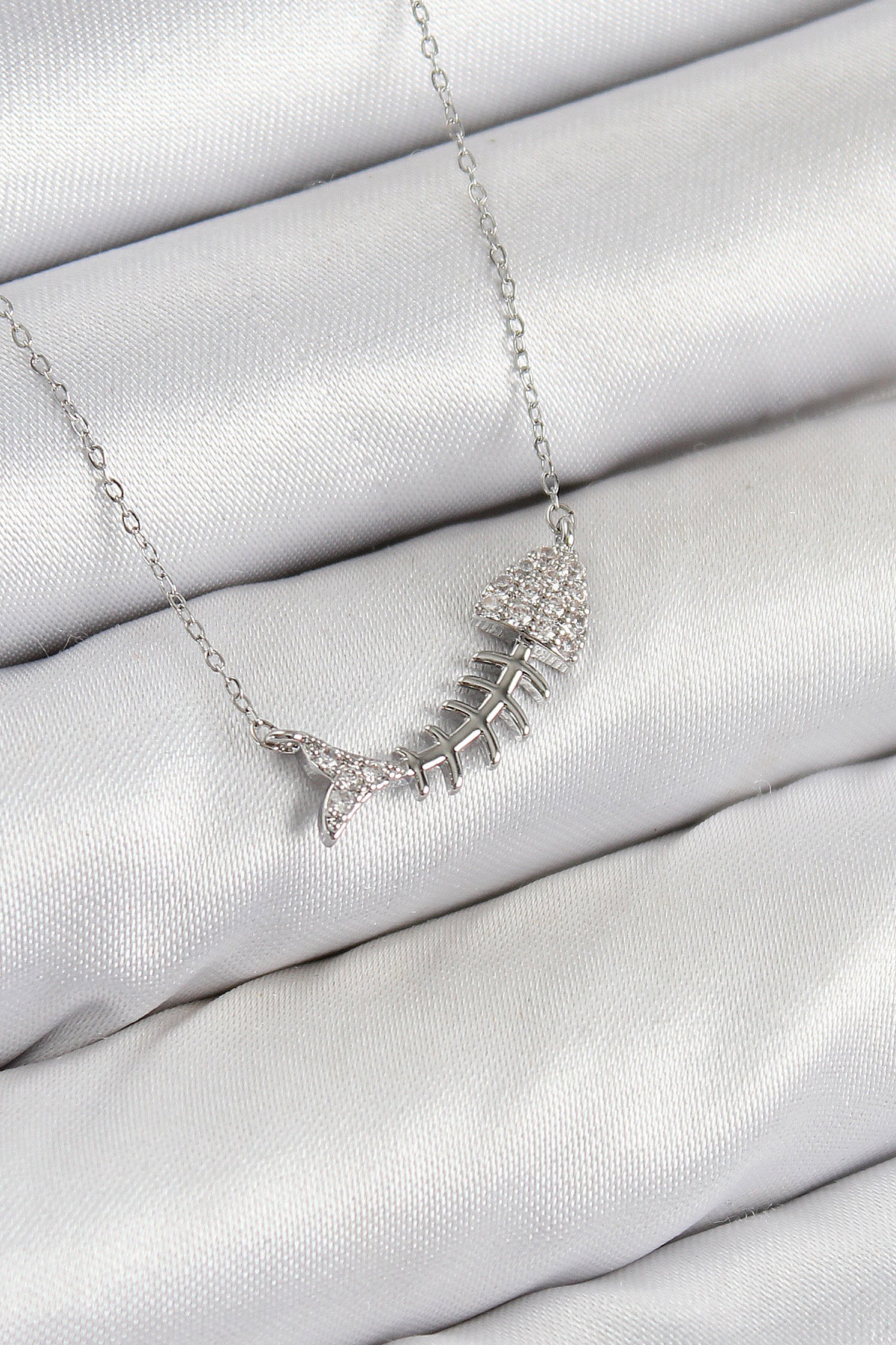 Pirinç Zirkon Taşlı Balık Kılçığı Model  Renk Kadın Kolye