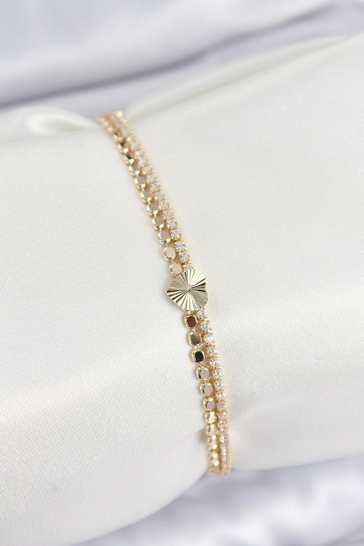 Pirinç Zirkon Taşlı Ezme Zincirli Kalp Model Gold Renk Kadın Bilekilk