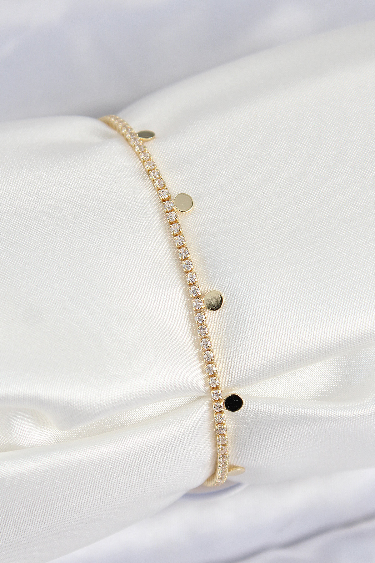 Pirinç Zirkon Taşlı Ezme Zincirli Sıralı Model Gold Renk Kadın Bilekilk