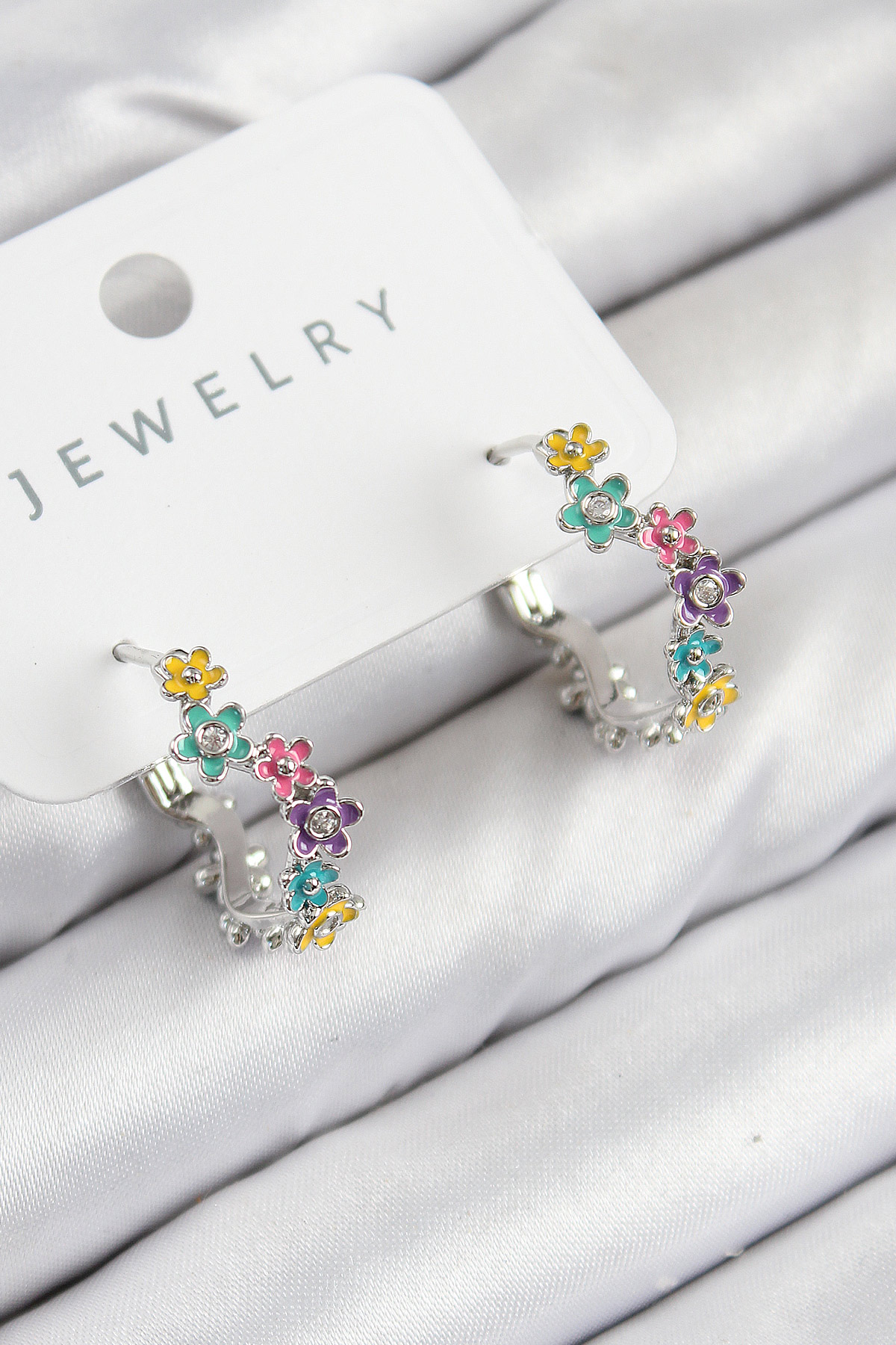 Pirinç Renkli Papatya Model Gümüş Renk Kadın Küpe