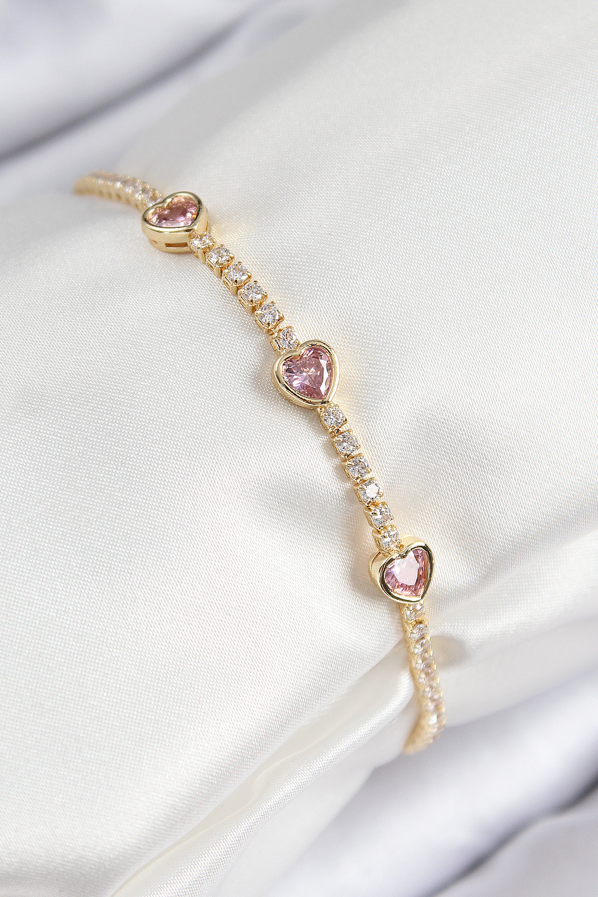 Pirinç Zirkon Taşlı Pembe Kalp Model Gold Renk Kadın Bileklik