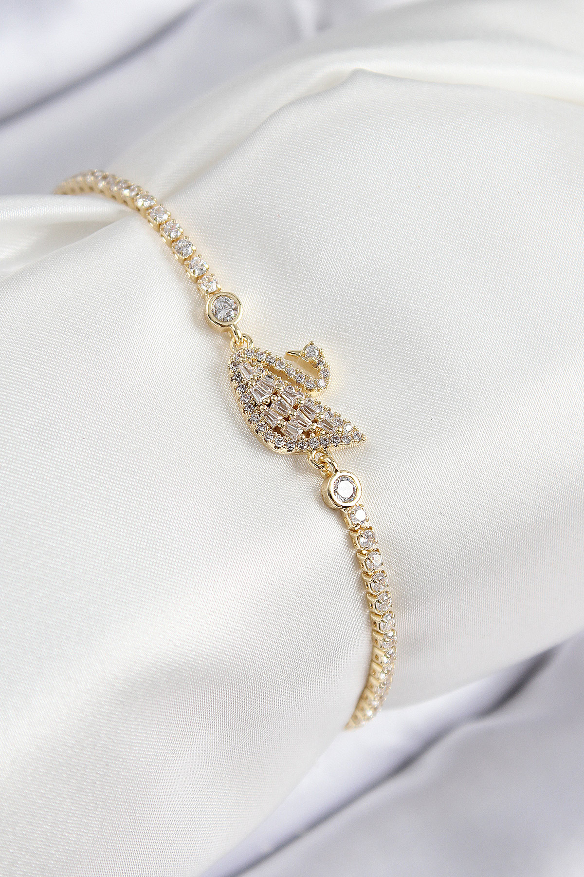 Pirinç Zirkon Taşlı Kuğu Model Gold Renk Kadın Bileklik