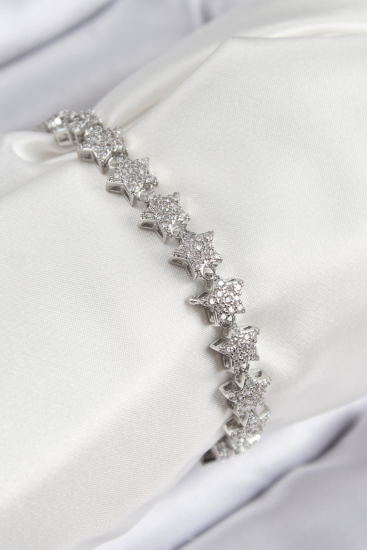 Vip Seri Pirinç Zirkon Taşlı Sıralı Yıldız Model  Renk Kadın Bileklik