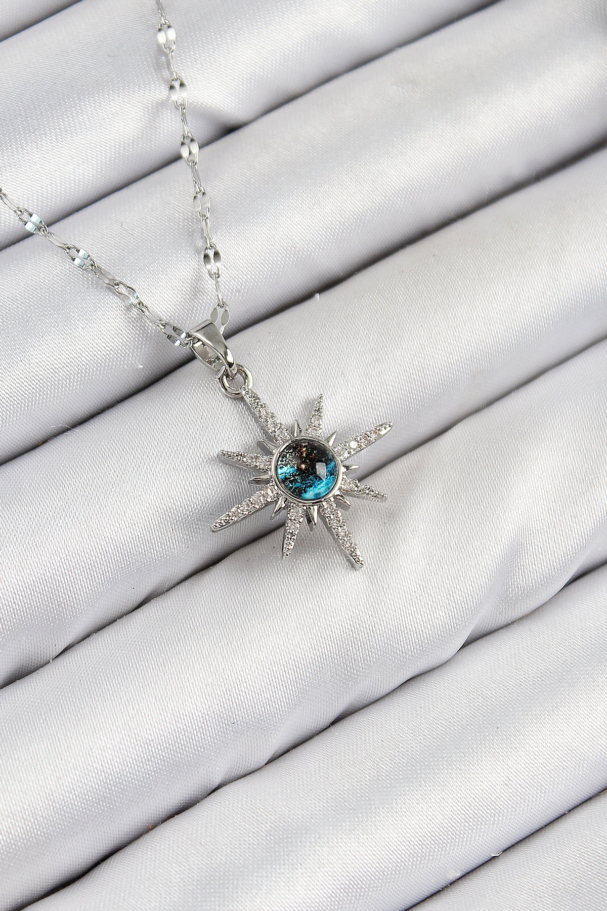 316L Çelik Zirkon Taşlı Kutup Yıldızı Model Gümüş Renk Kadın Kolye