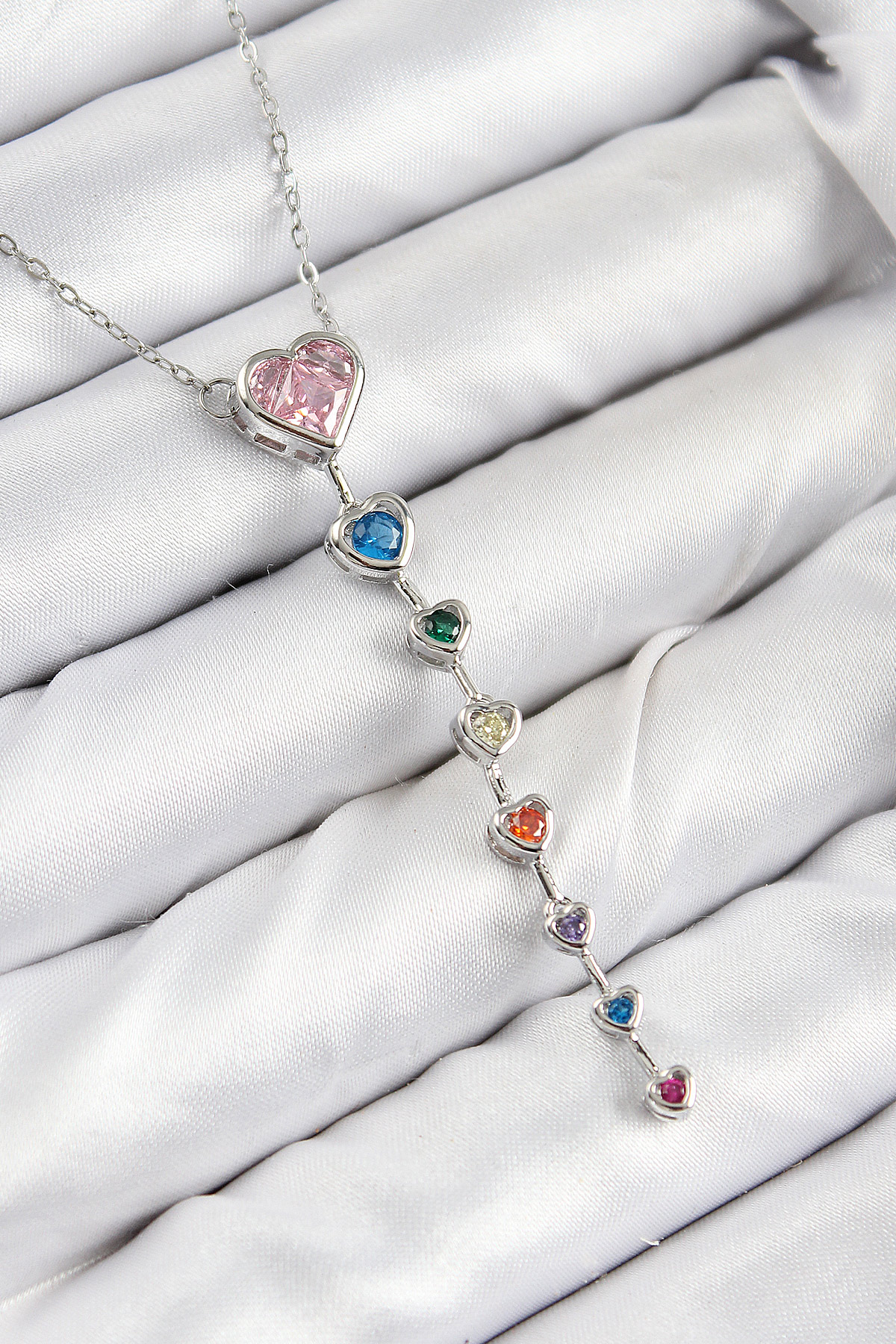 Pirinç Renkli Zirkon Taşlı Kalp Model Gümüş Renk Kadın Y Kolye