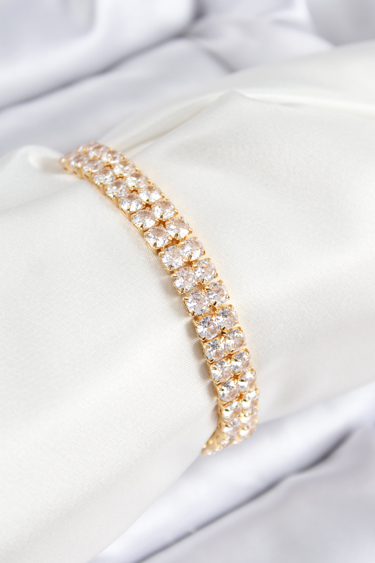 Pirinç Zirkon Taşlı Çift Sıra Kare Model Gold Renk Asansörlü Kadın Bileklik