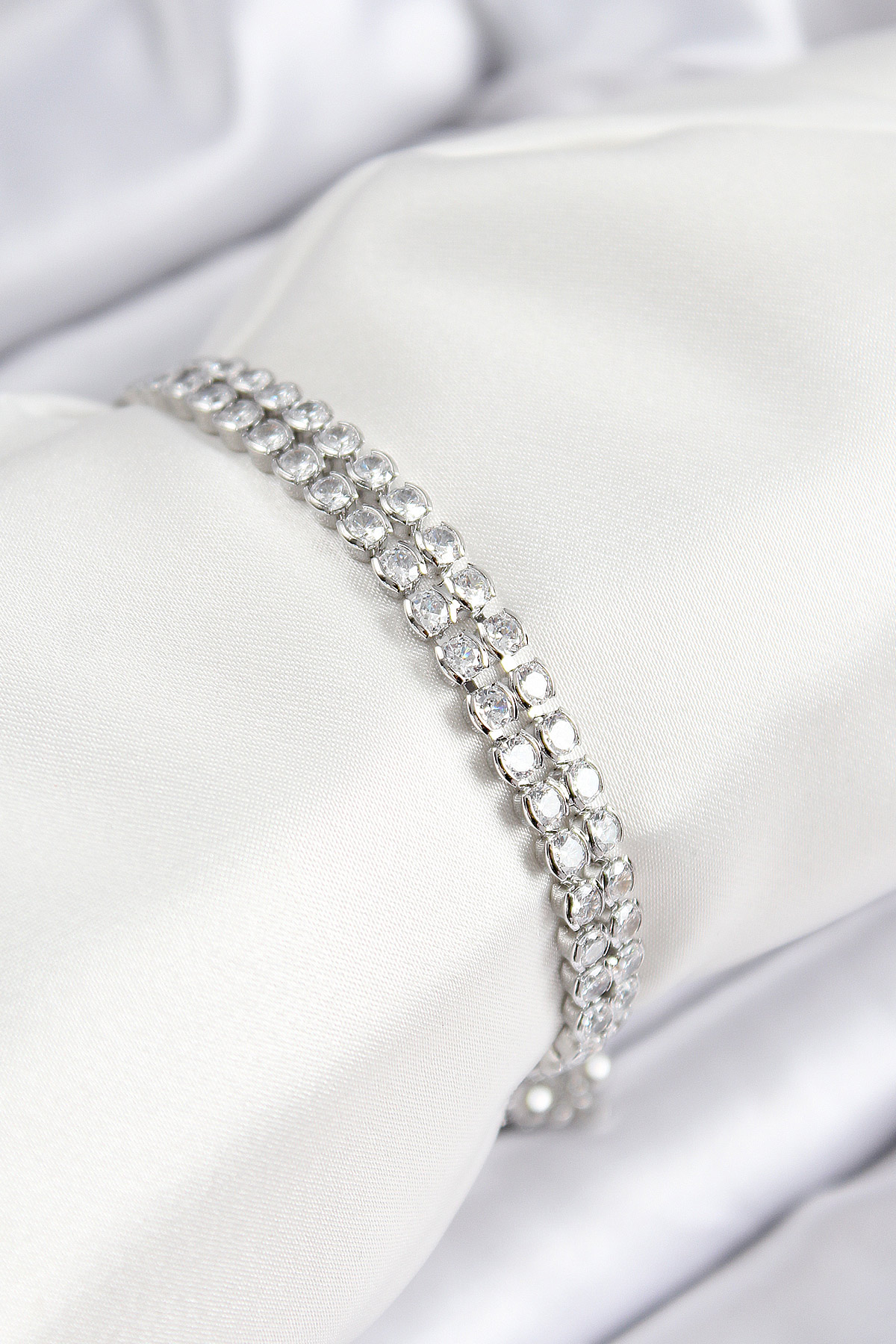 Pirinç Zirkon Taşlı Çift Sıra Model Gümüş Renk Asansörlü Kadın Bileklik