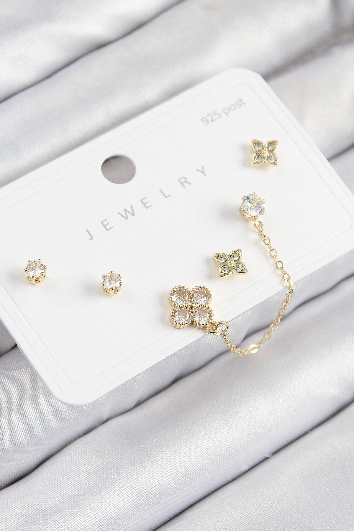 Pirinç Zirkon Taşlı Yonca Model Gold Renk 925 Ayar  Çivi Kadın Küpe Set