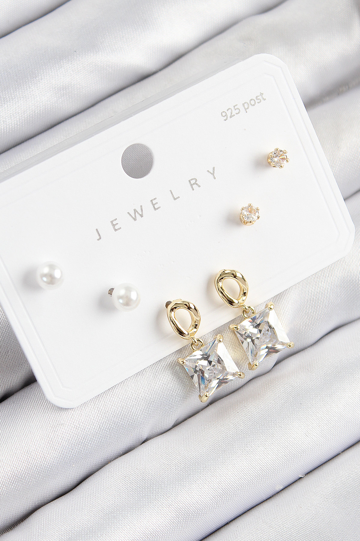 Pirinç Zirkon Taşlı Sallantılı Kare Model Gold Renk 925 Ayar Gümüş Çivi Kadın Küpe Set