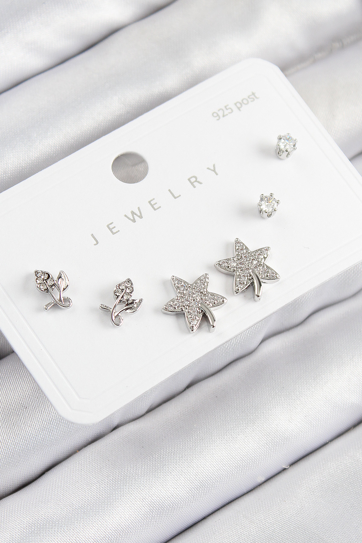 Pirinç Zirkon Taşlı Yıldız Ve Gül Model  Renk 925 Ayar  Çivi Kadın Küpe Set