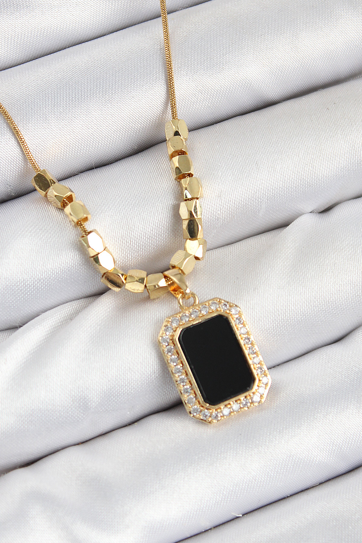 316L Çelik Zirkon Taşlı Siyah Baget Model Gold Renk Kadın Kolye