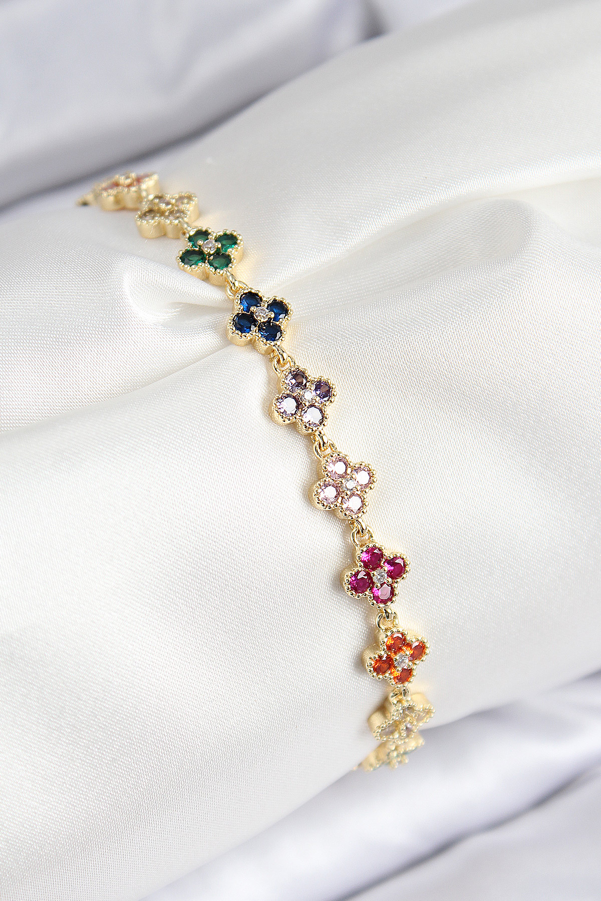 Vip Pirinç Renkli Zirkon Taşlı Yonca Model Gold Renk Kadın Bileklik