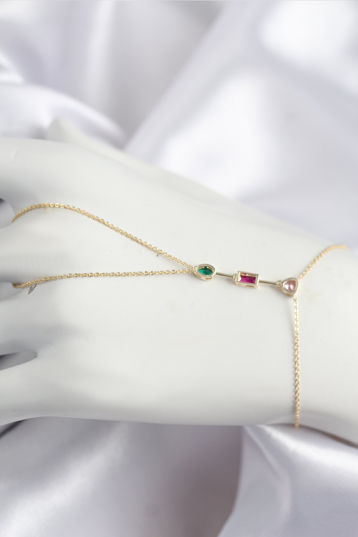 Pirinç Renkli Zirkon Taşlı Model Gold Renk Şahmeran