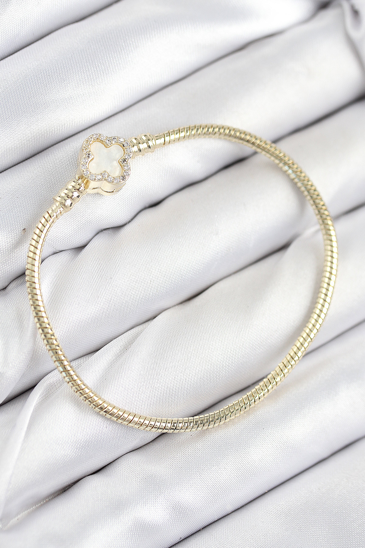 Pirinç Charm Zirkon Taşlı Yonca Model Gold Renk Kadın Bileklik