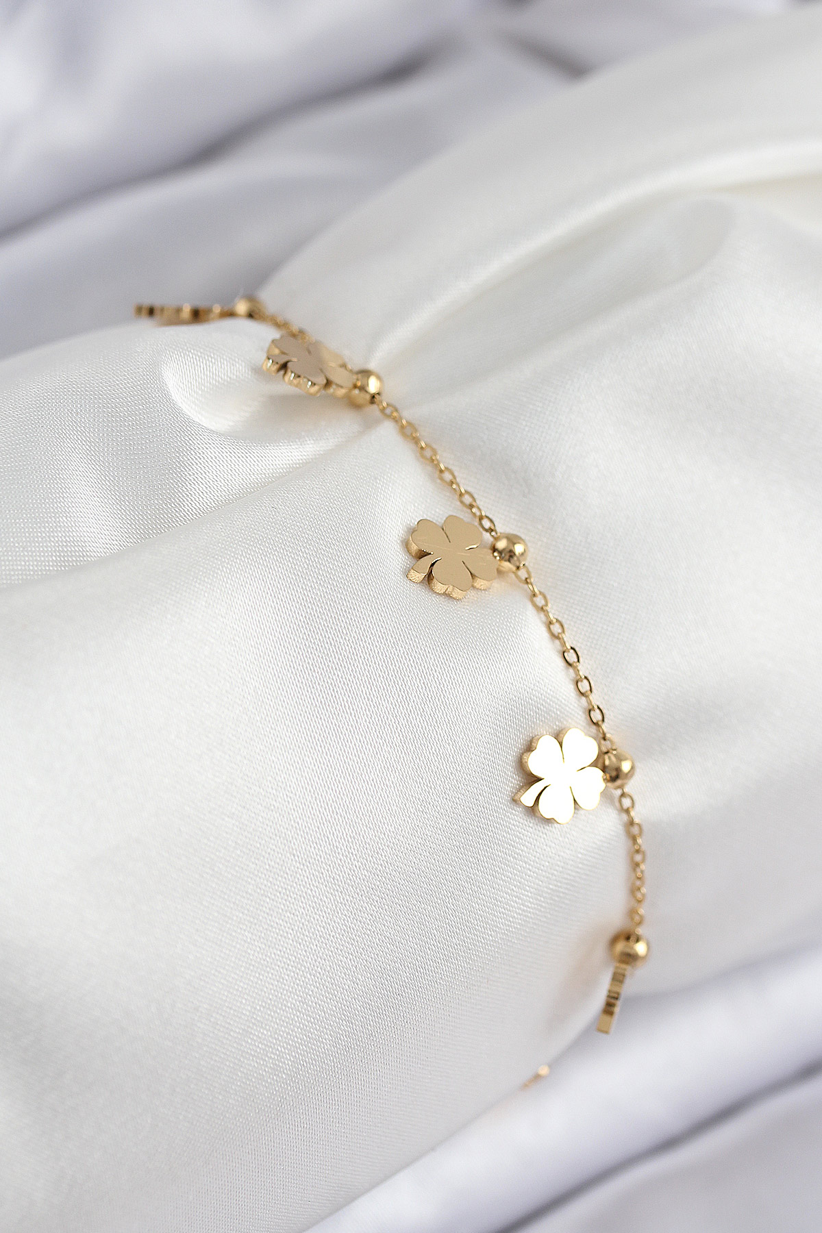 316L Çelik Sıralı Yonca Model Gold Renk Kadın Bileklik