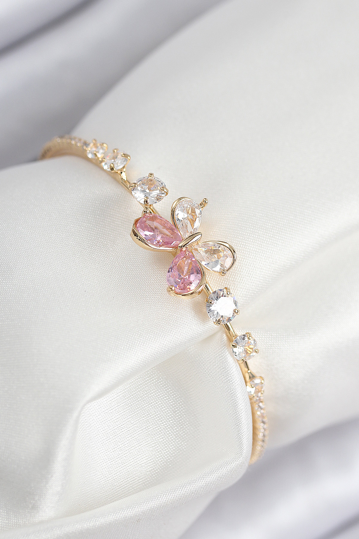 Pirinç Zirkon Taşlı Kelebek Model Gold Renk Kadın Bileklik