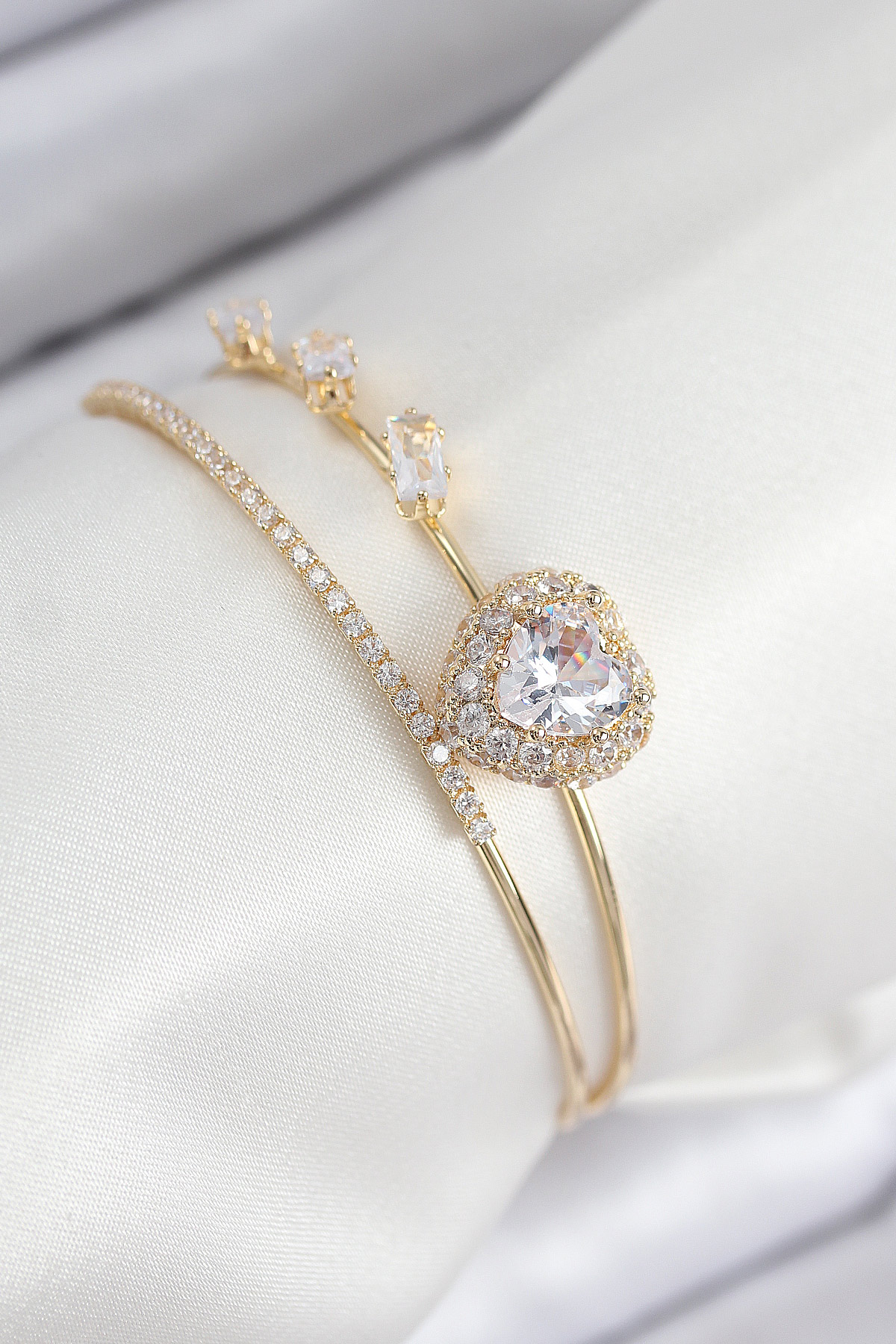 Pirinç Zirkon Taşlı Kalp Model Gold Renk Kadın Bileklik