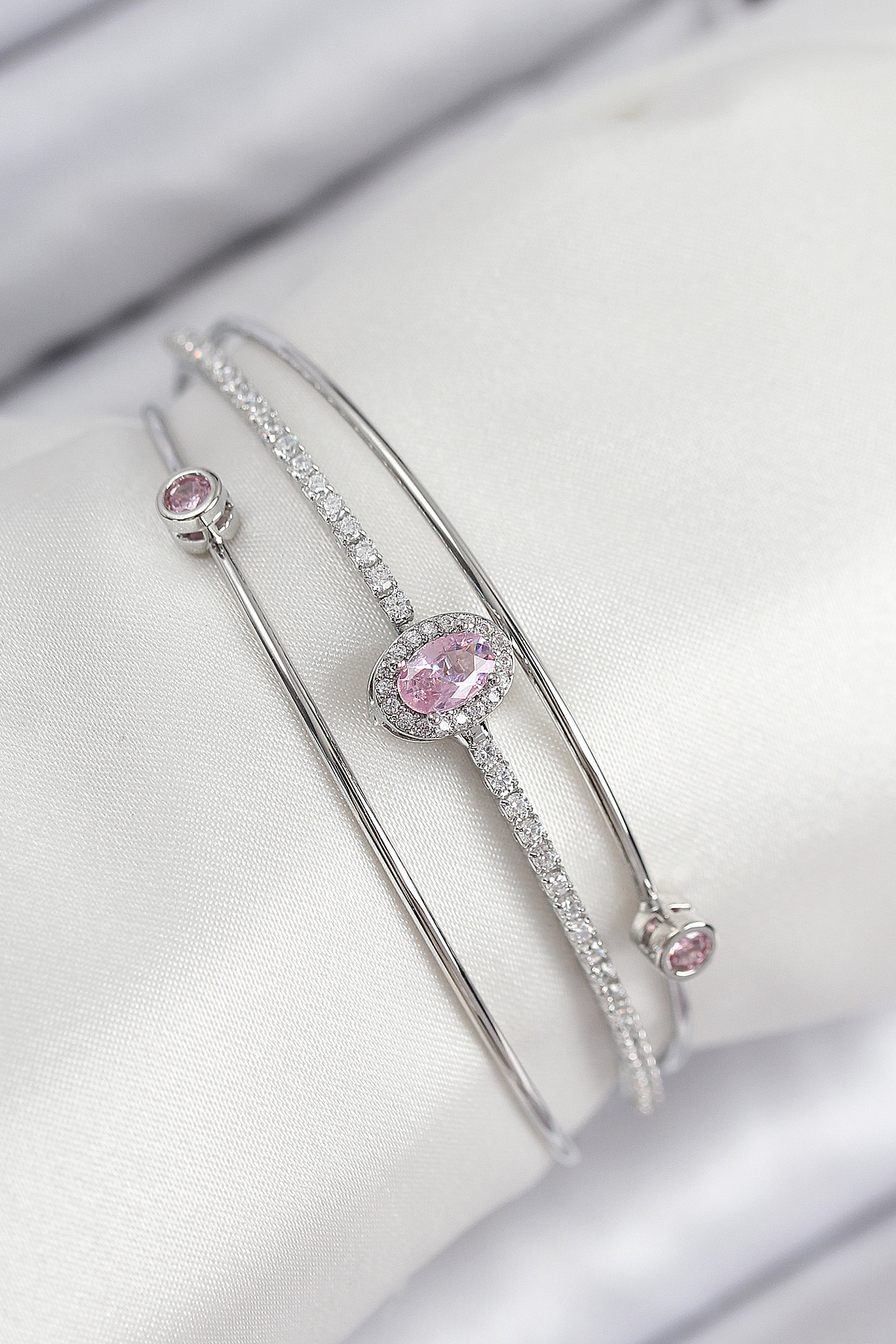 Pirinç Zirkon Taşlı Baget Model Gümüş Renk Kadın Bileklik