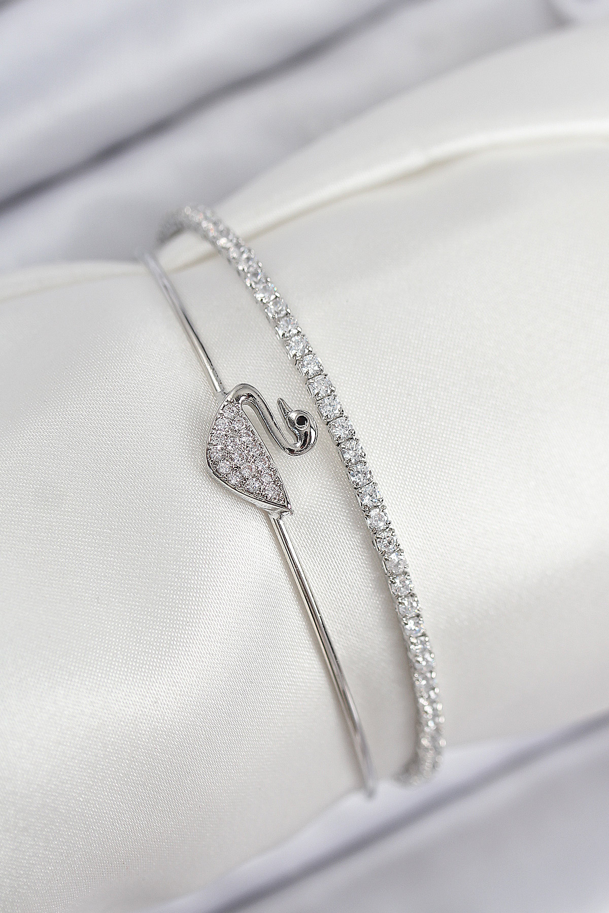 Pirinç Zirkon Taşlı Kuğu Model Gümüş Renk Kadın Bileklik