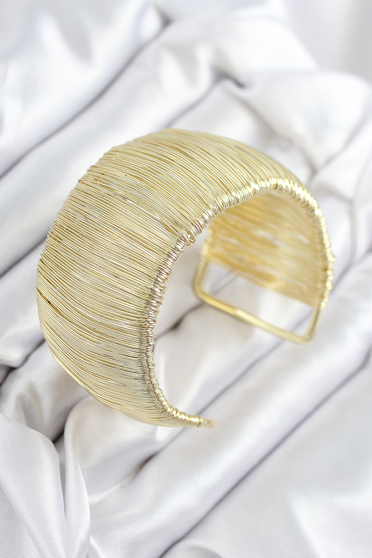 Pirinç Tel Sarma Model Gold Renk Kadın Bileklilk