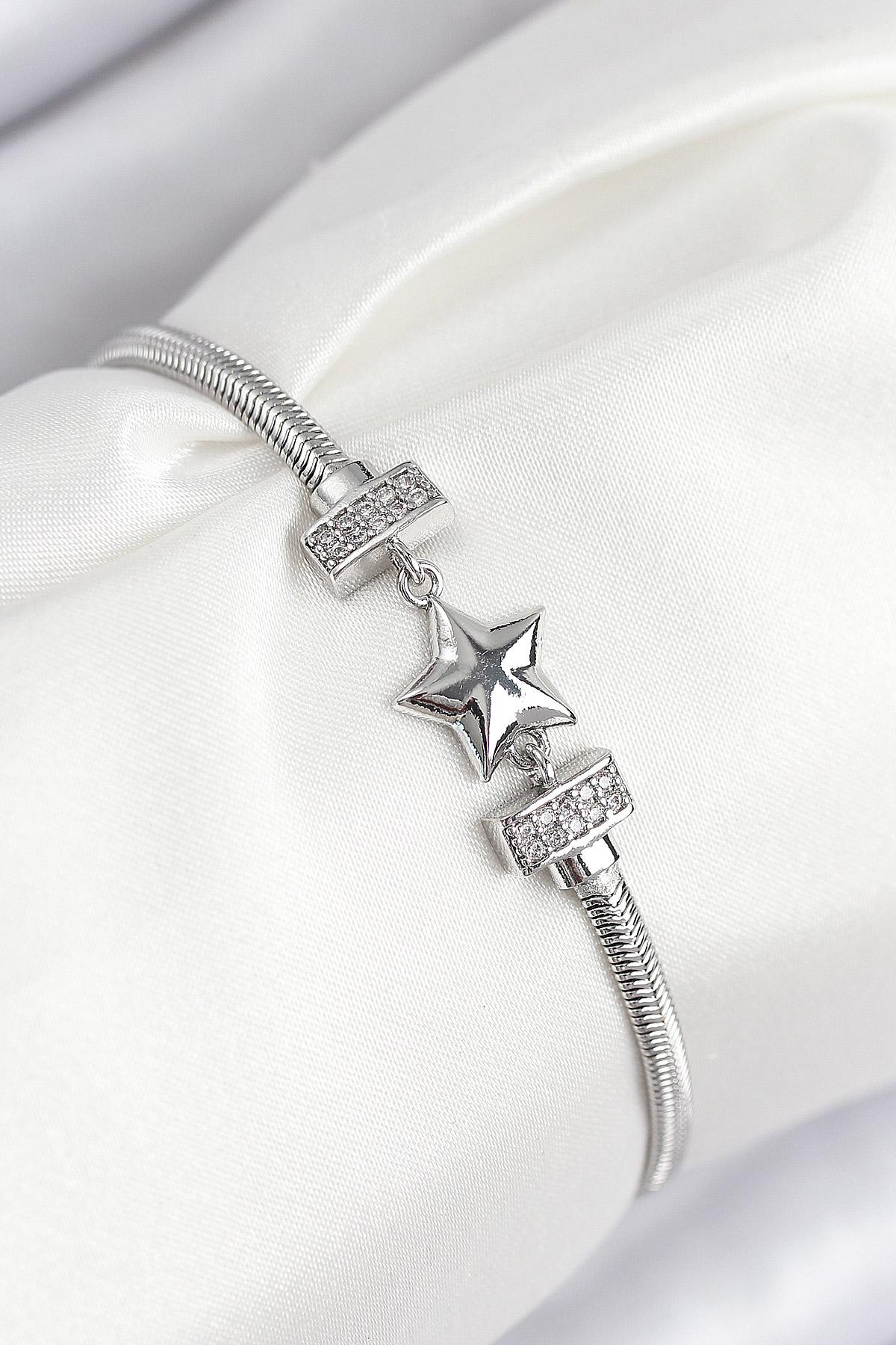 Pirinç Zirkon Taşlı Yonca Model Gümüş Renk Kadın Bileklik