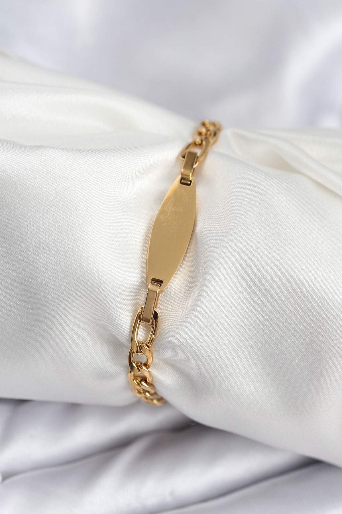 316L Çelik Gold Renk Oval Yazı Yazmaya Uygun Kadın Bileklik